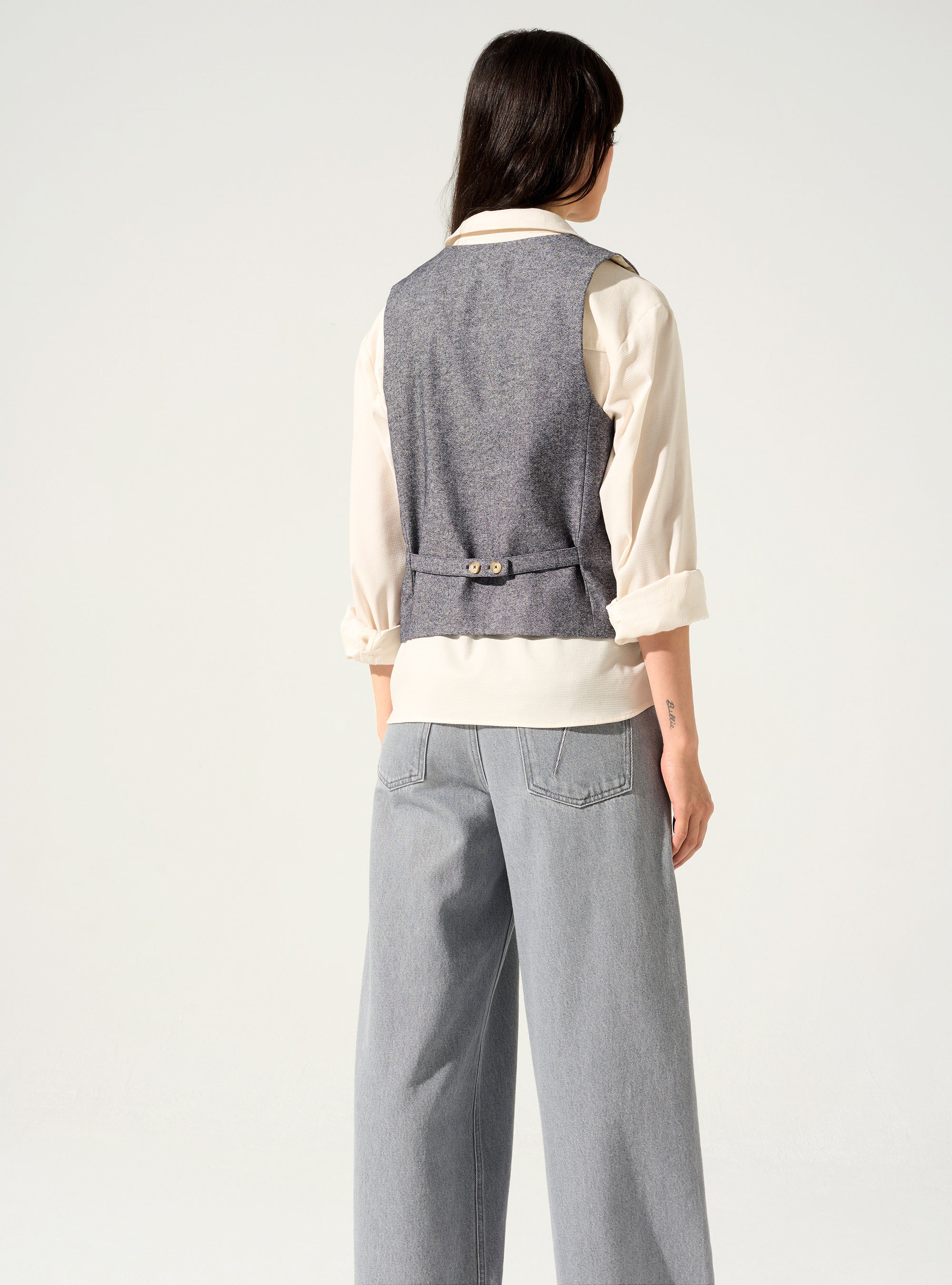 Sleeveless vest