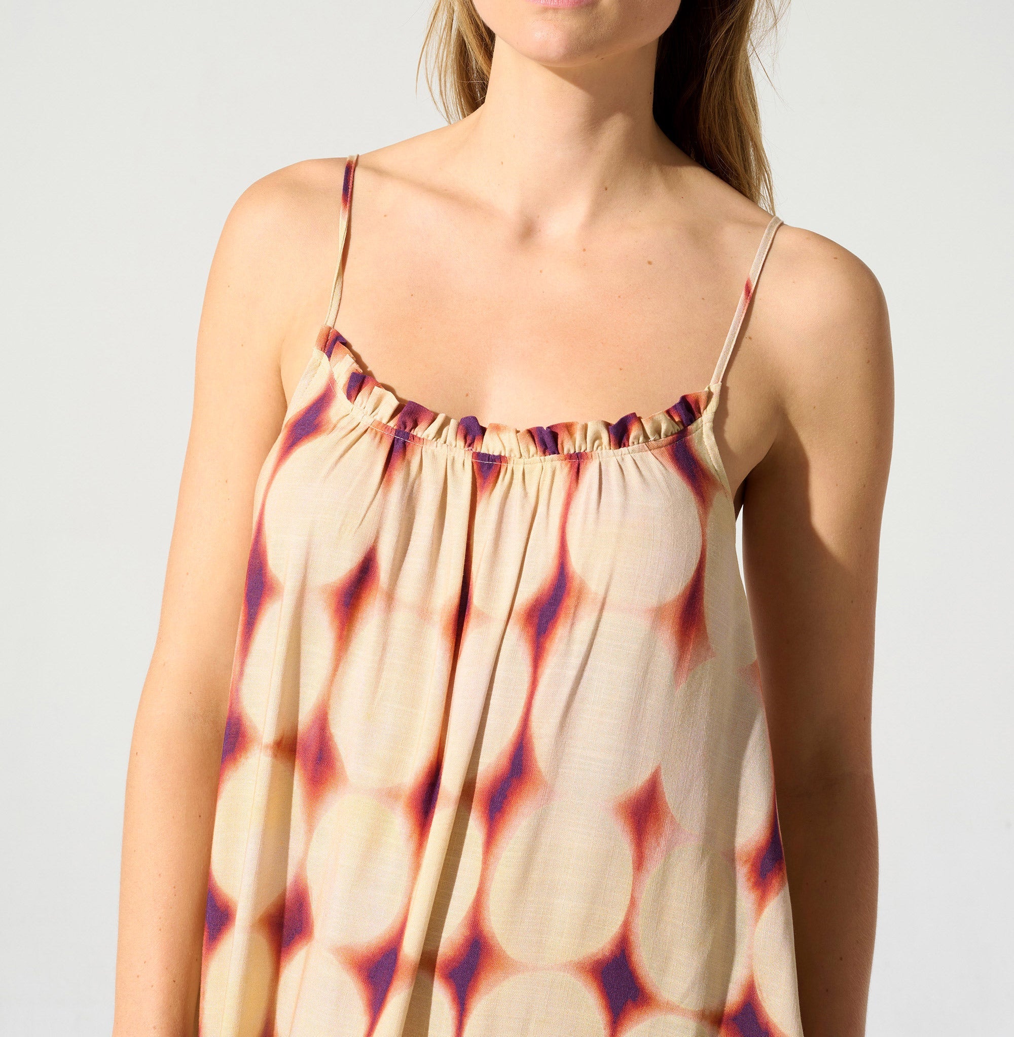 Robe longue à fines bretelles acoté