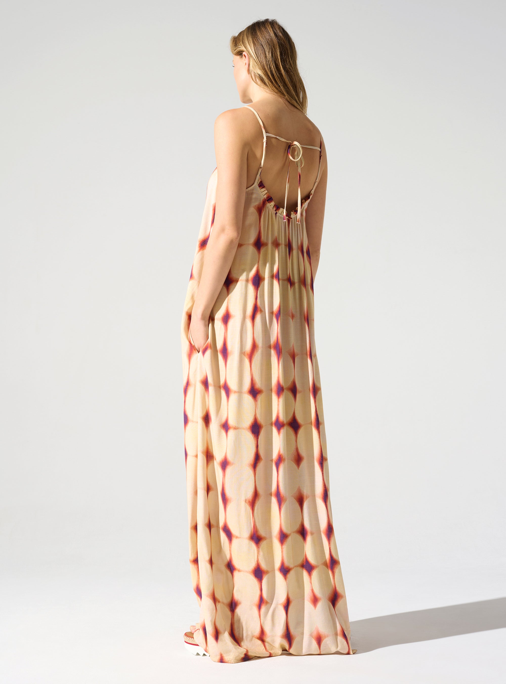 Robe longue à fines bretelles