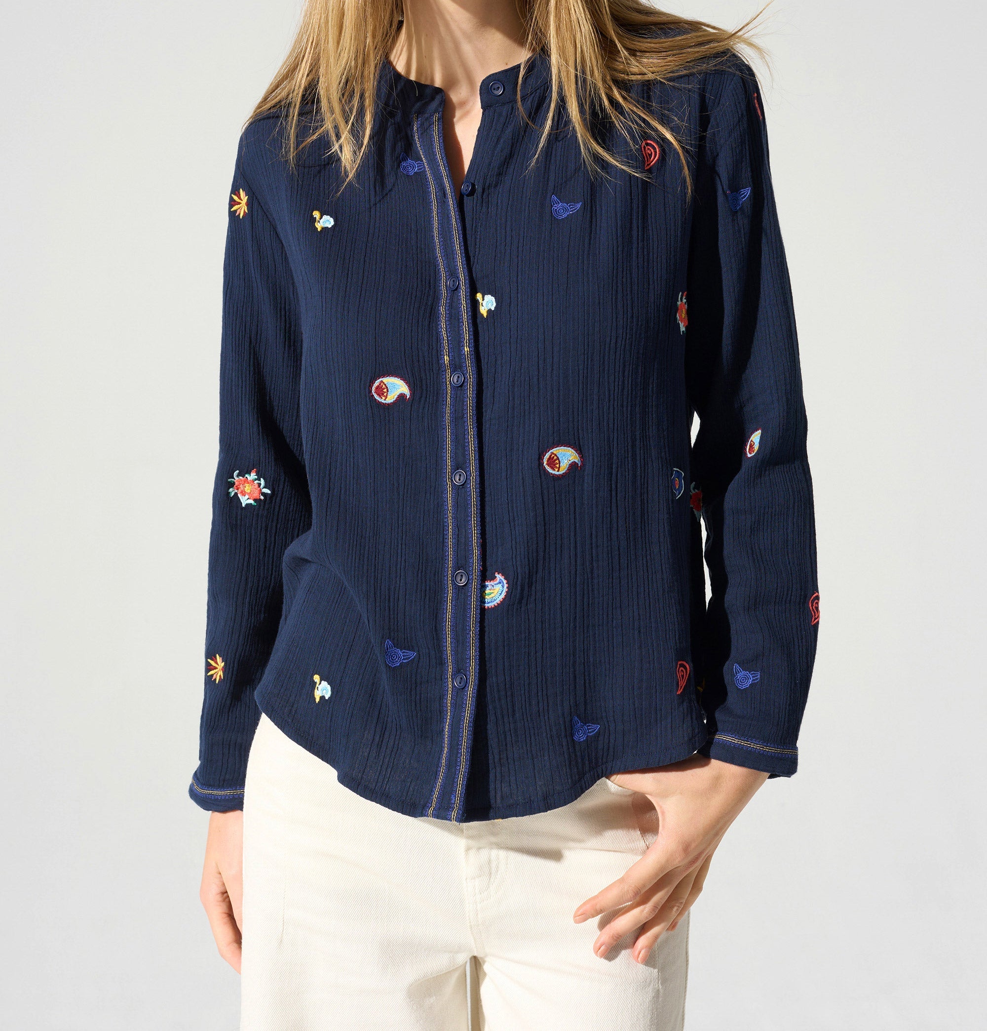Chemise brodée acoté