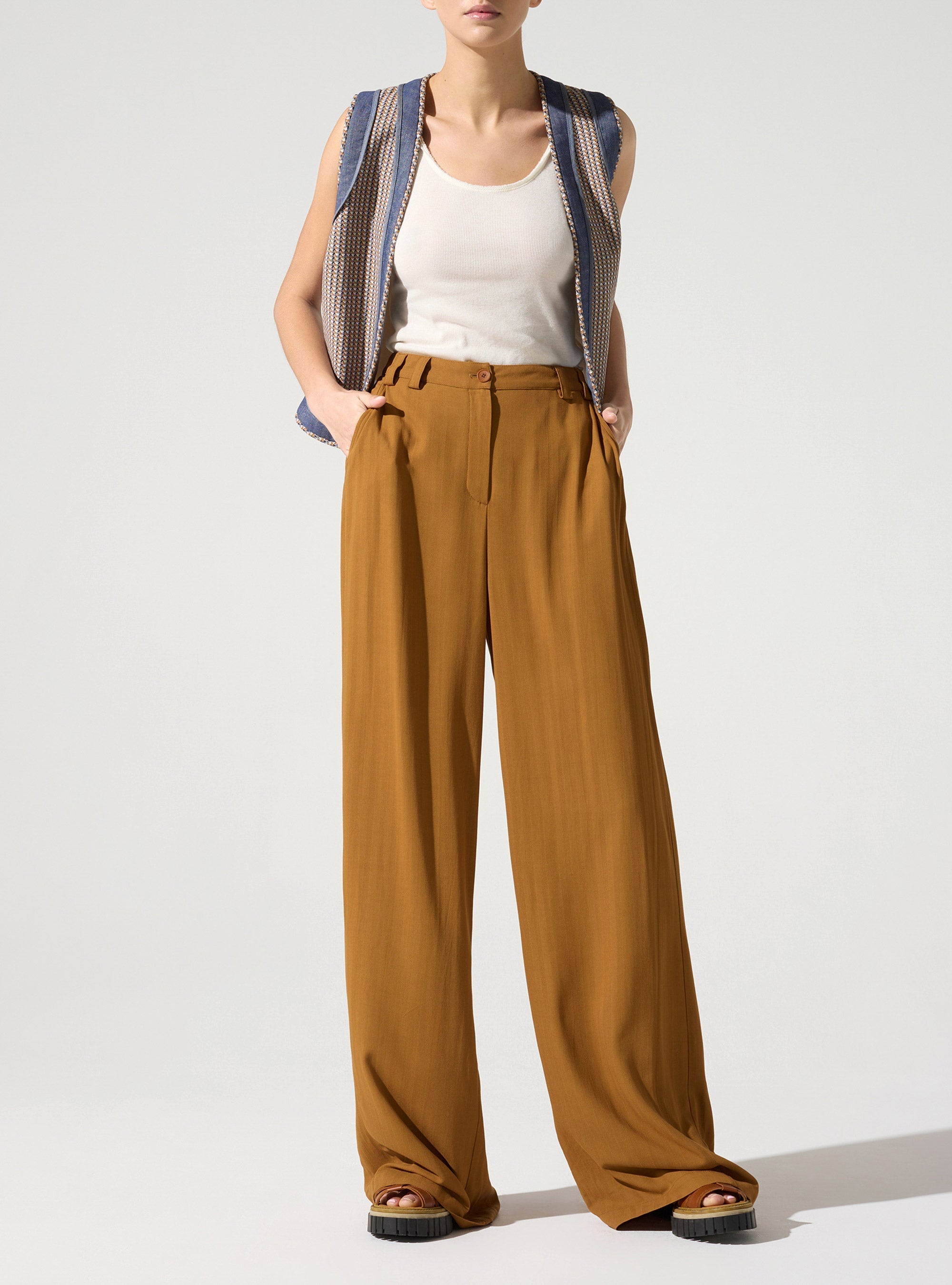 Pantalon tailleur acoté