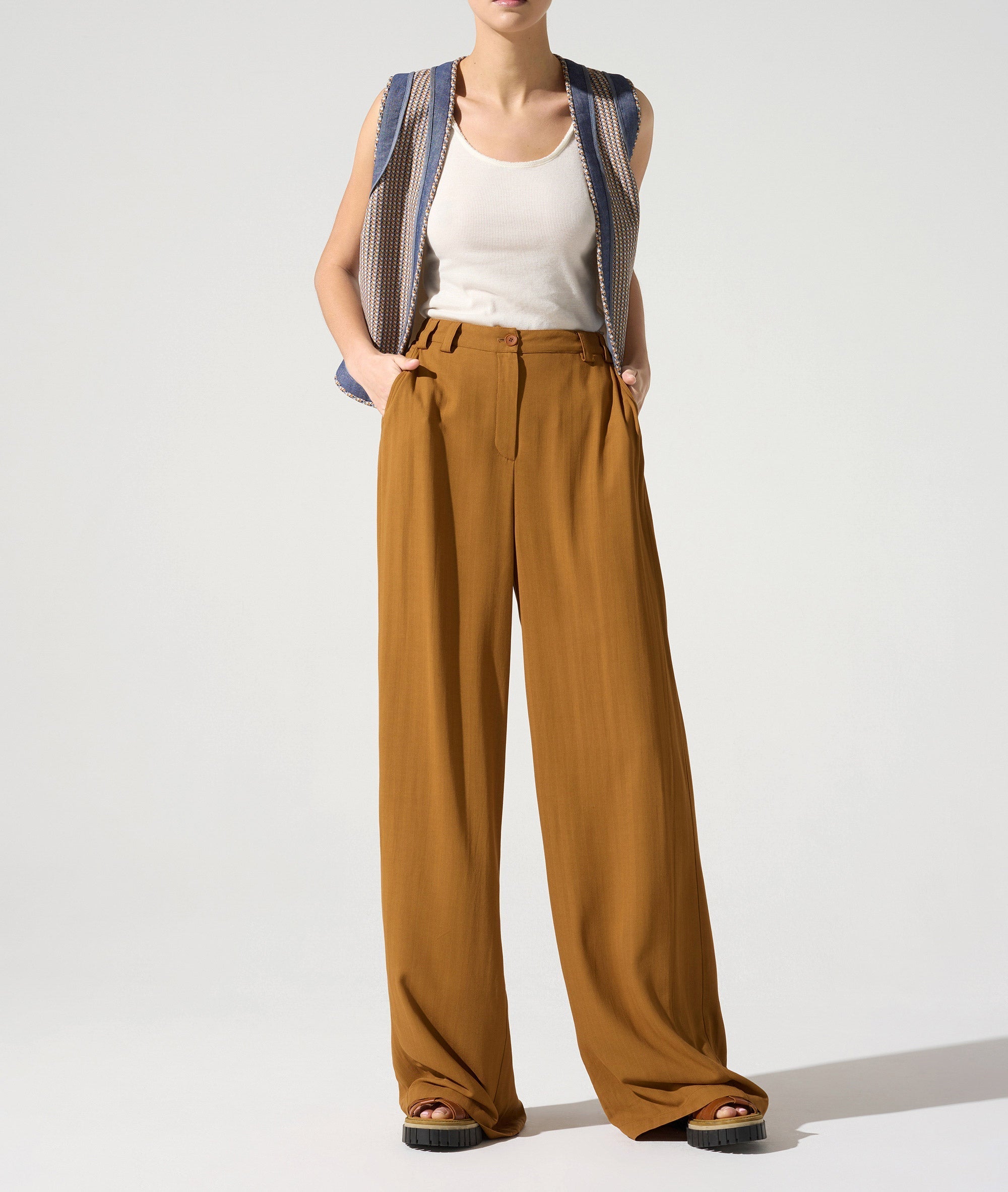 Pantalon tailleur acoté