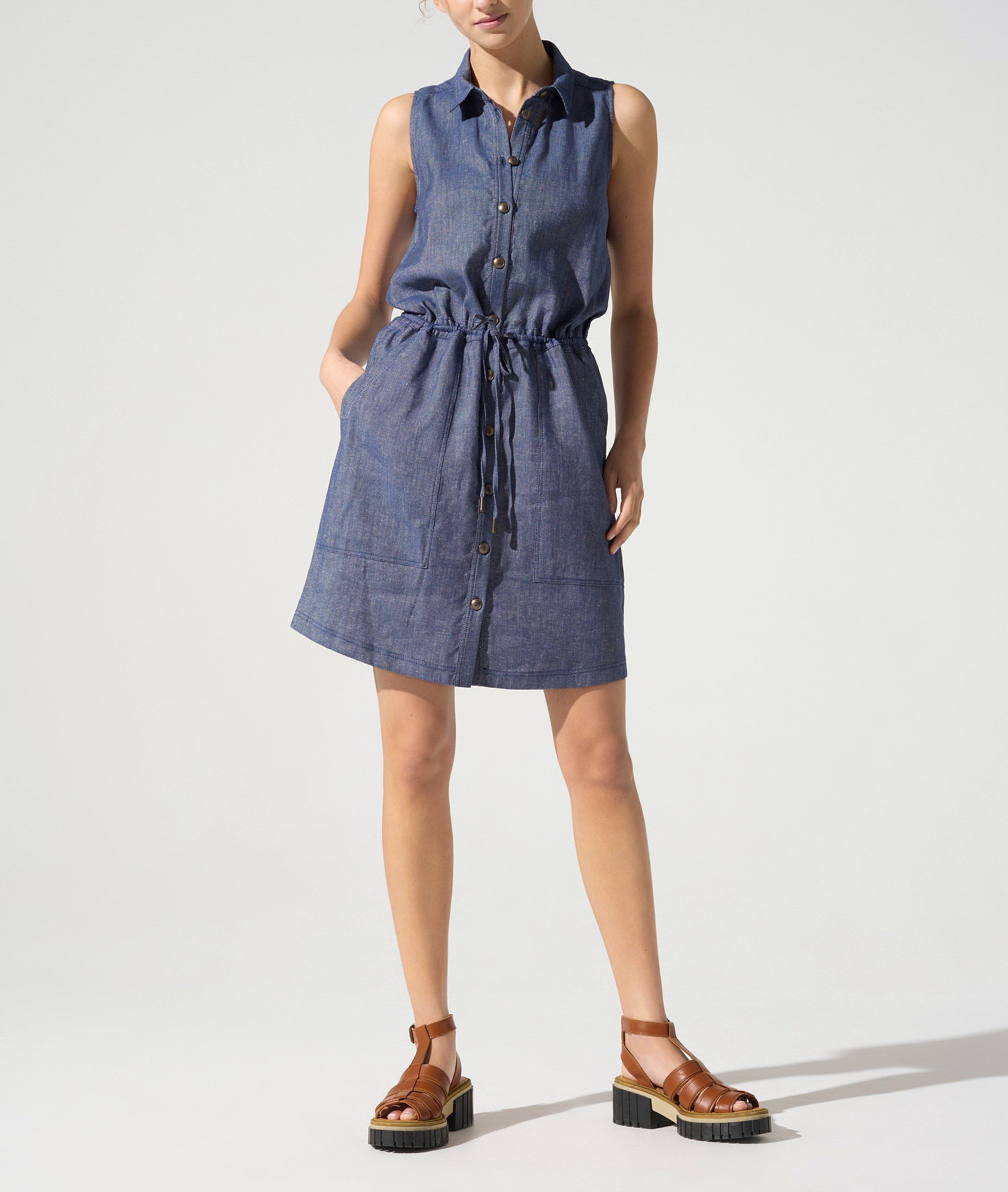 Robe courte sans manches acoté