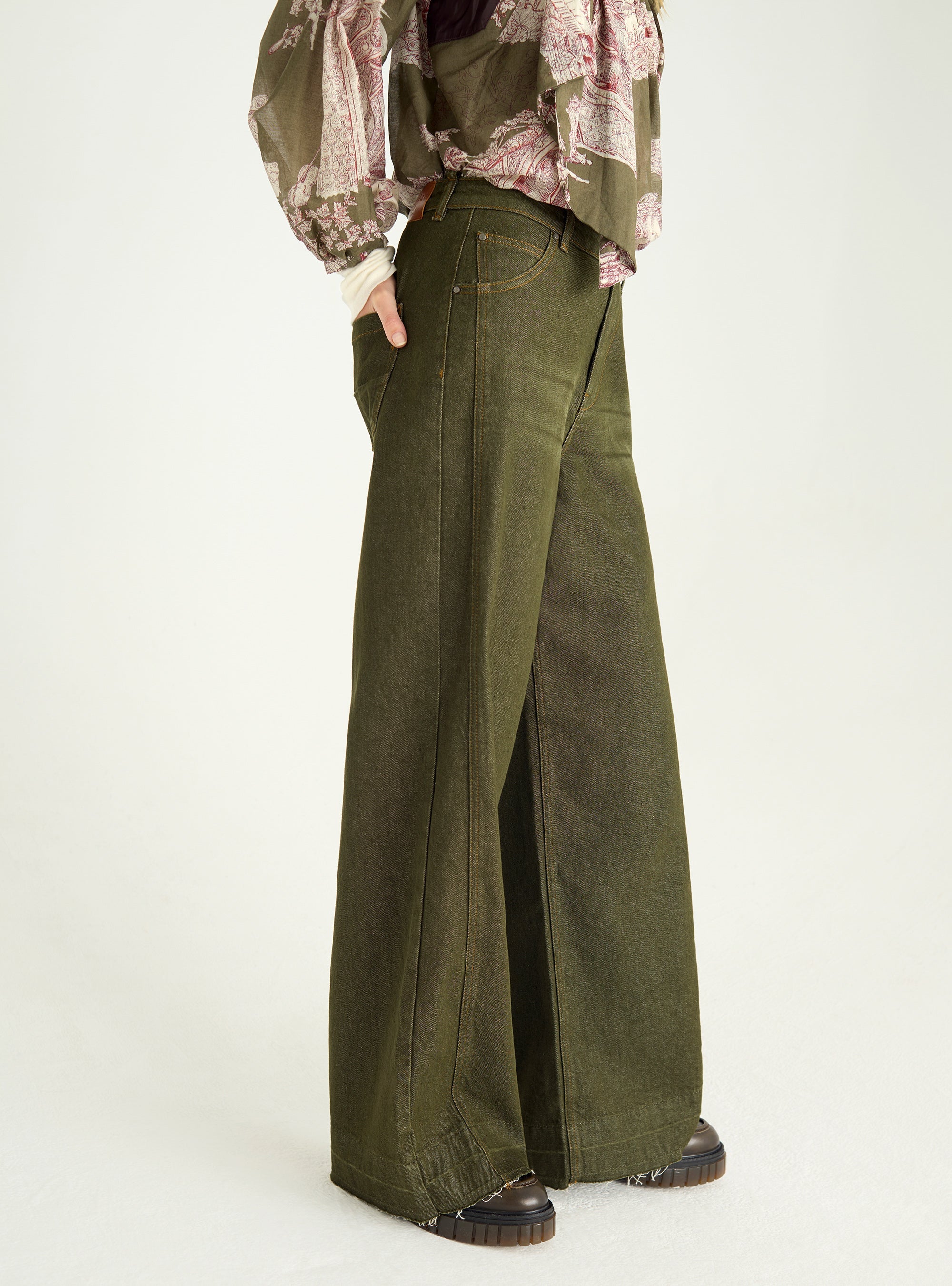 Jean large taille haute acoté