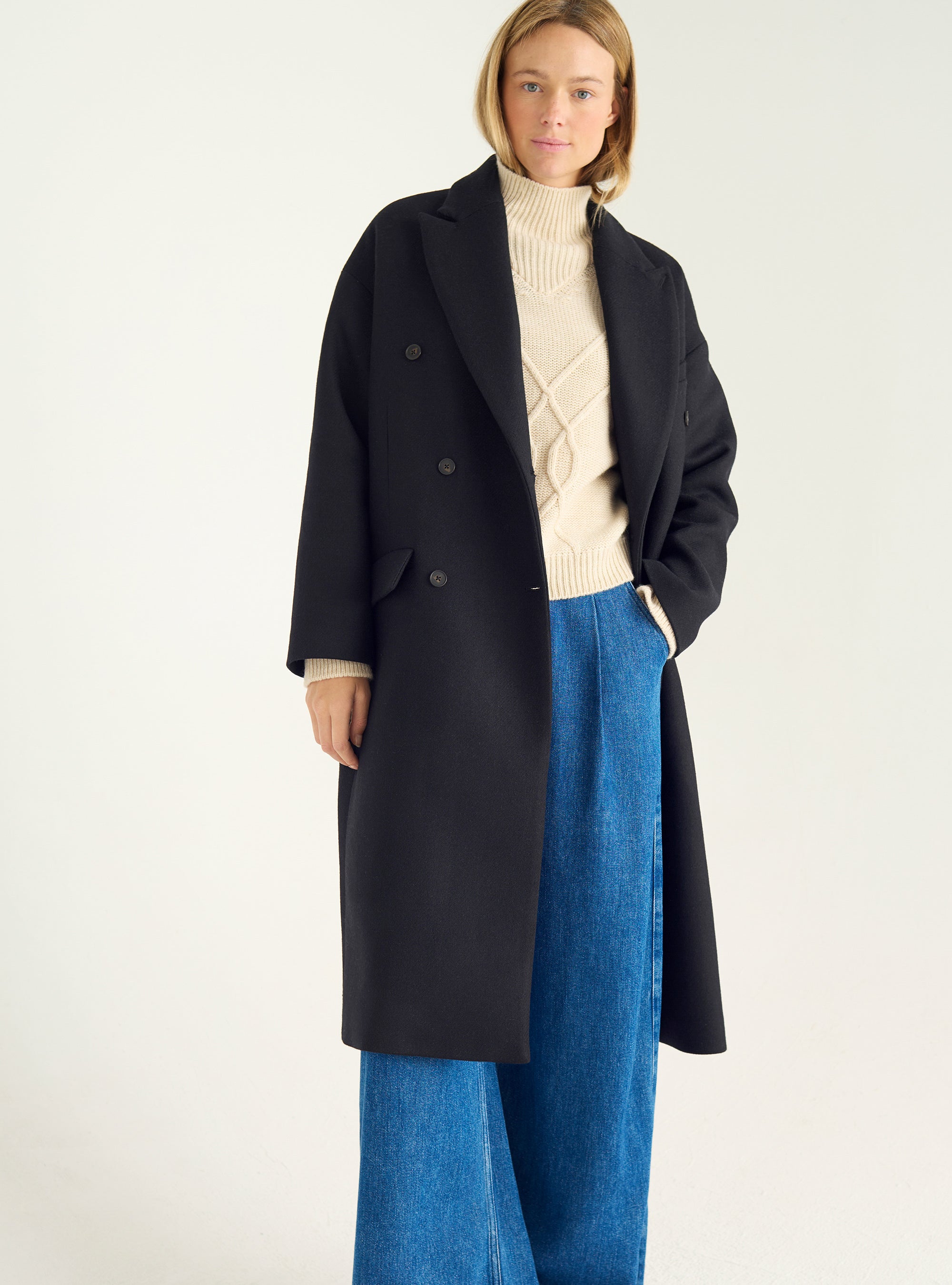 Manteau long croisé en drap de laine recyclée