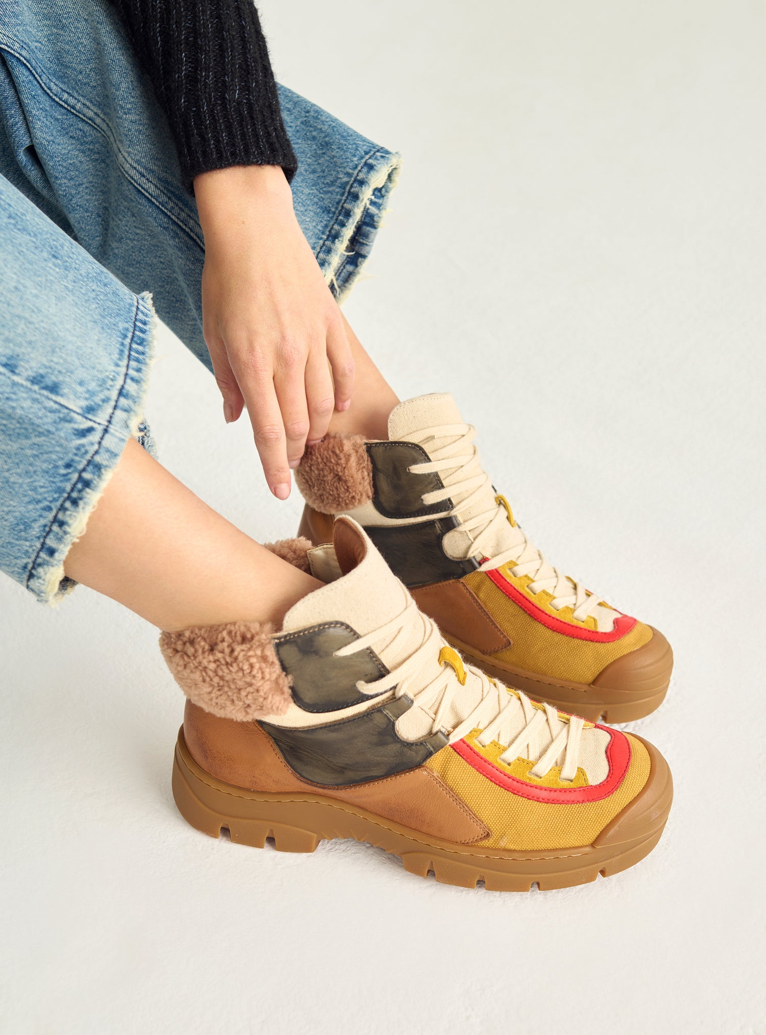 Bottillons en cuir et toile