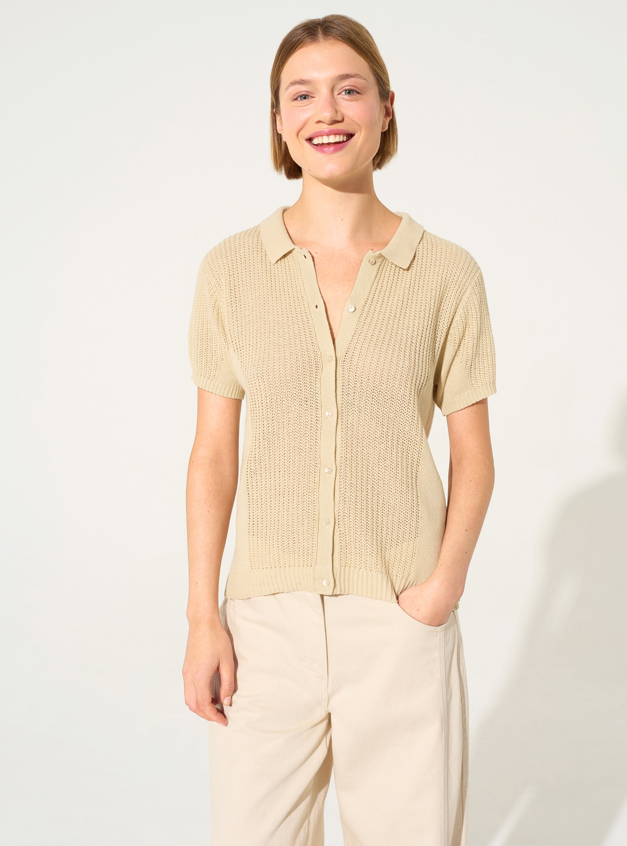 weißes Polohemd aus Baumwolle und Leinen