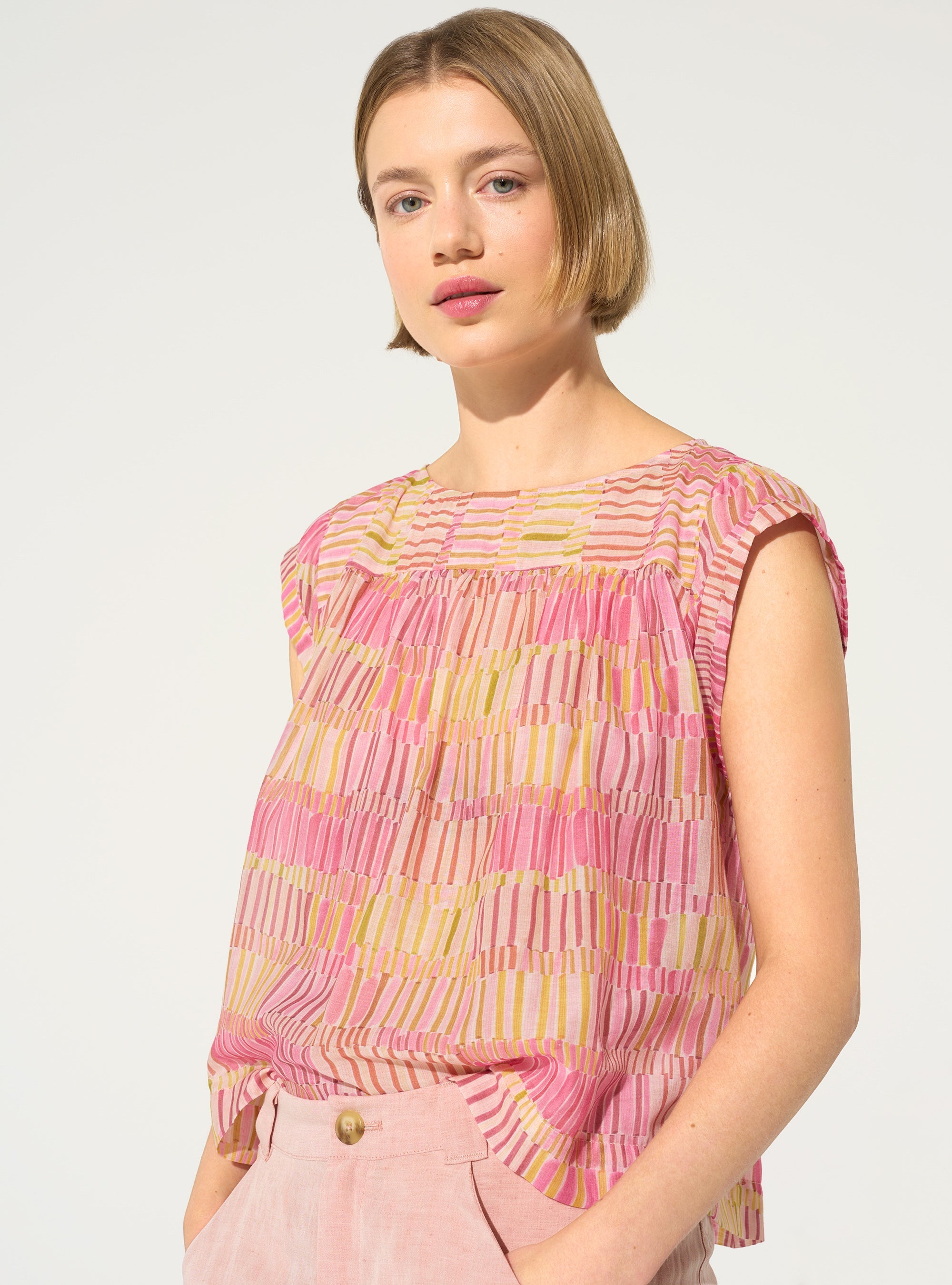 Loose-fitting printed blouse in pink cotton and silk