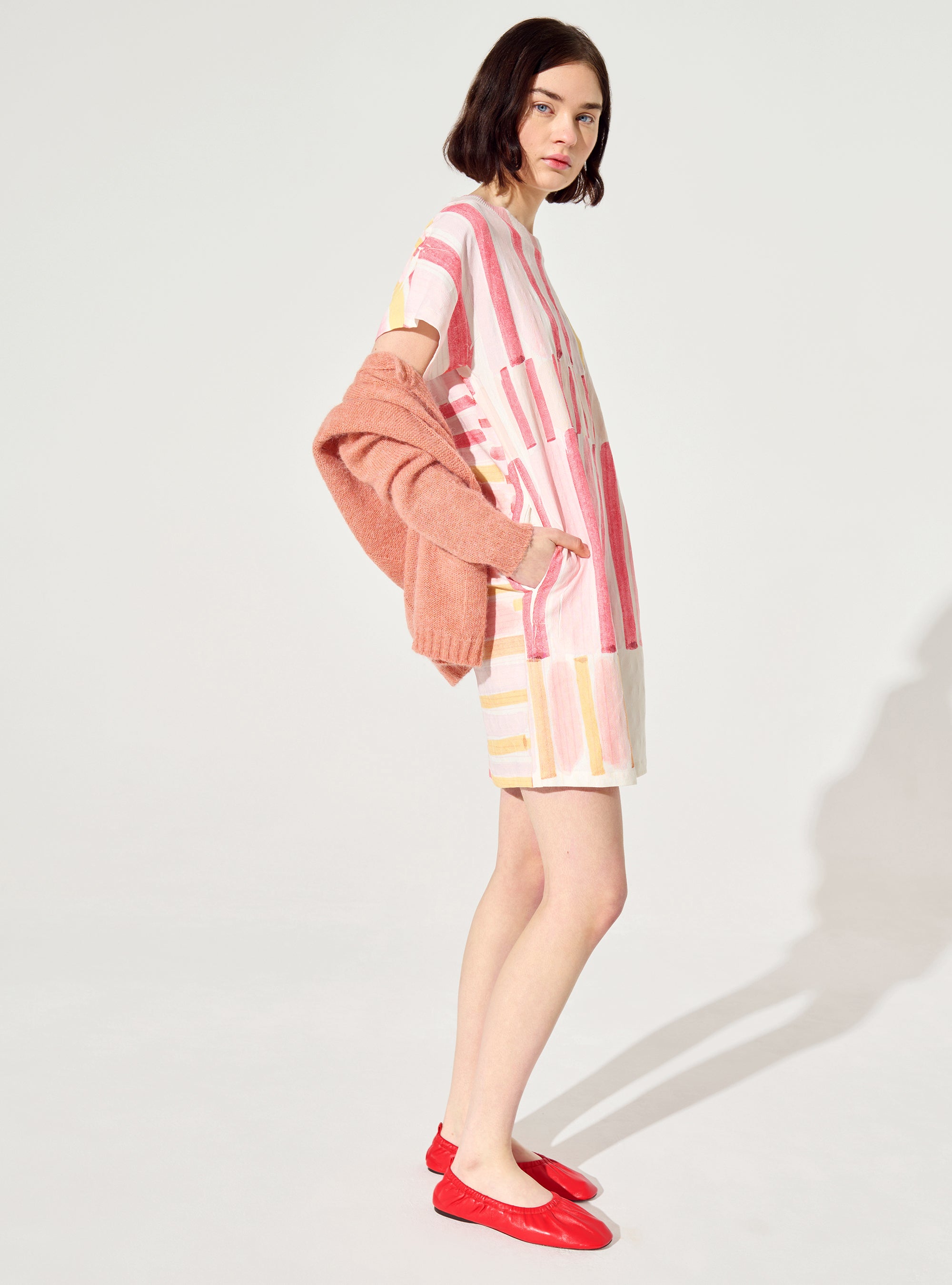 Plissiertes und atemberaubendes rotes Kleid