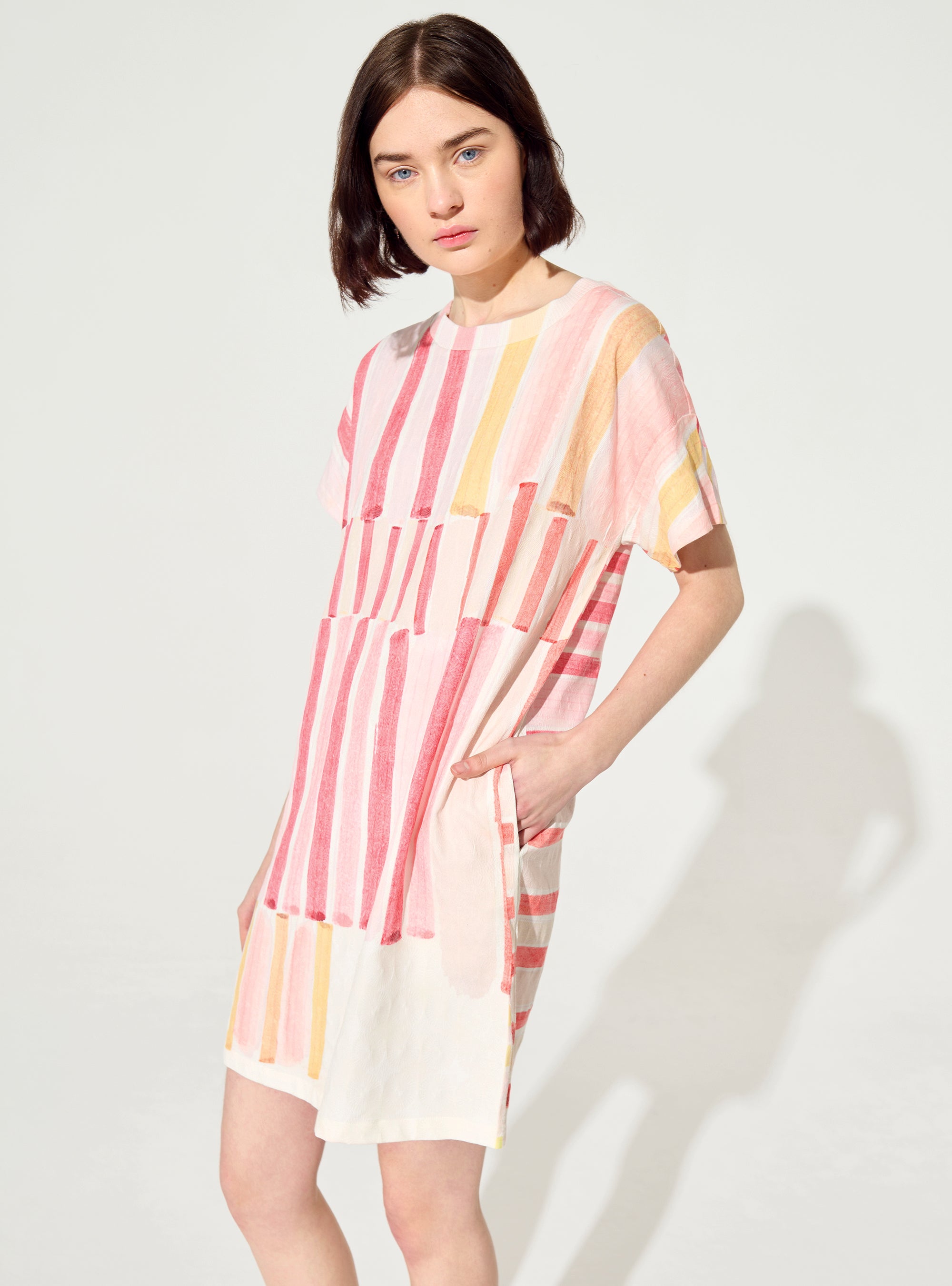 Plissiertes und atemberaubendes rotes Kleid