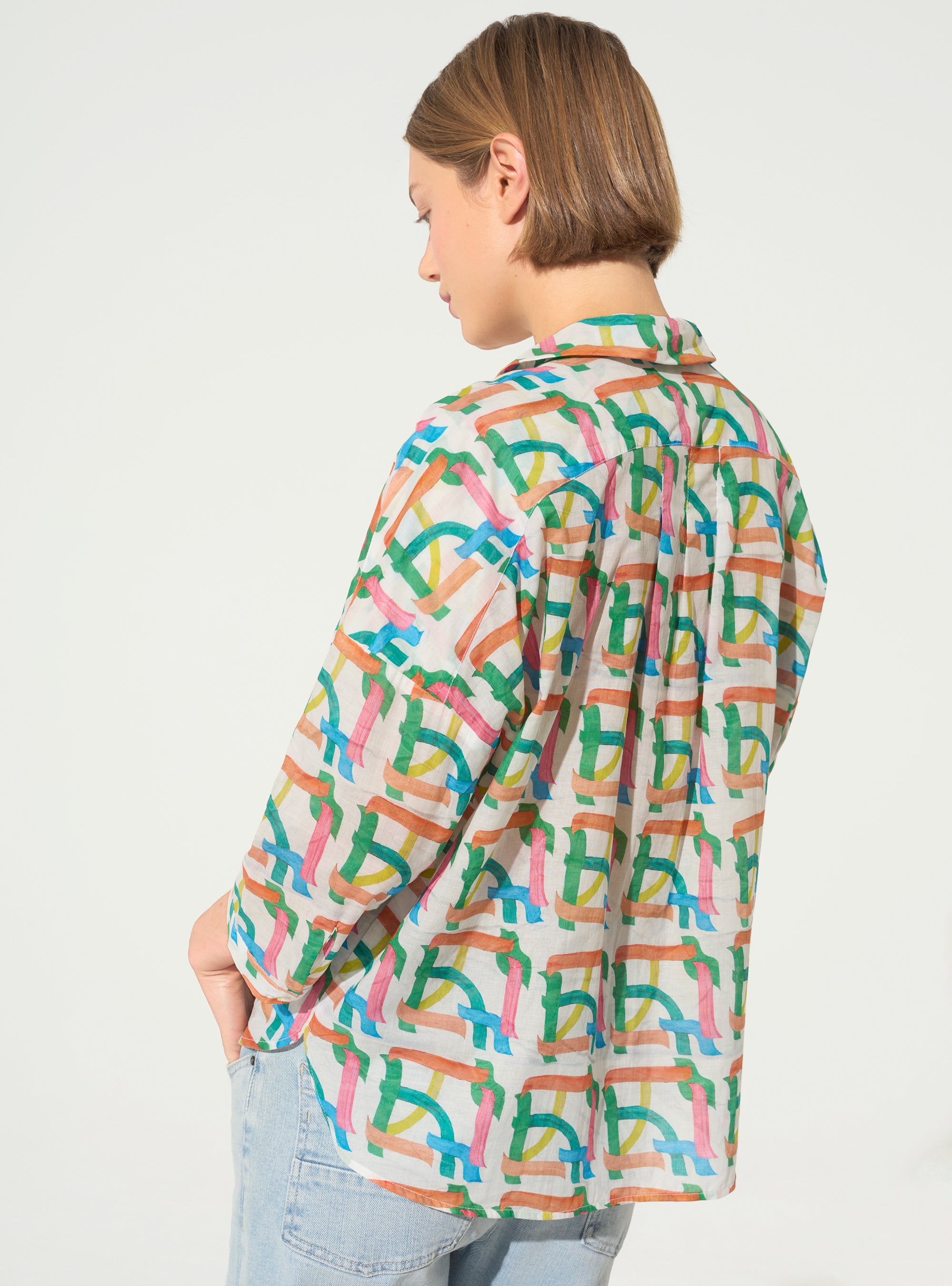 Weißes, übergroßes Baumwollhemd mit Hausmotiv