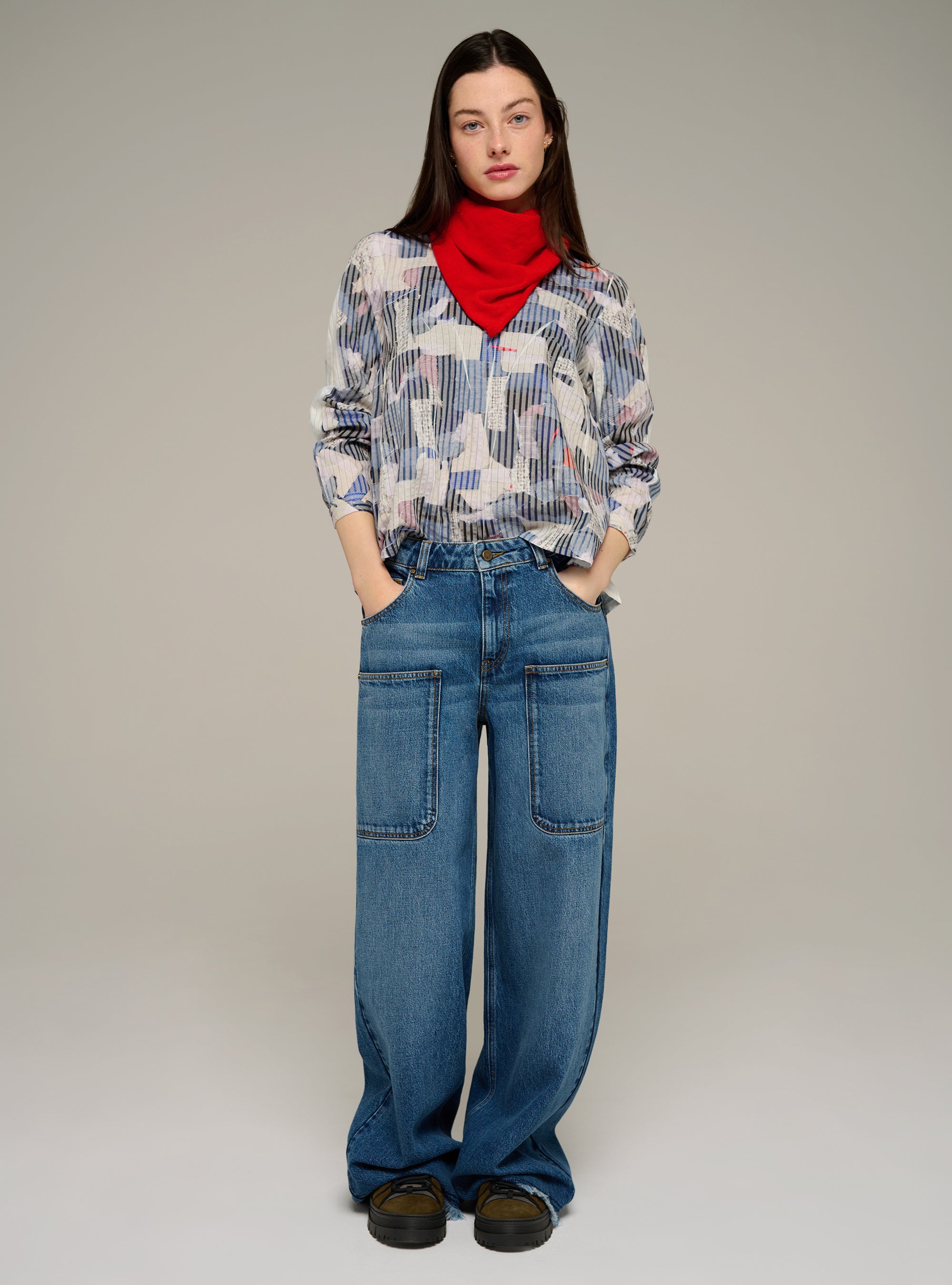 Blouse col rond ajustée manches longues imprimée acoté