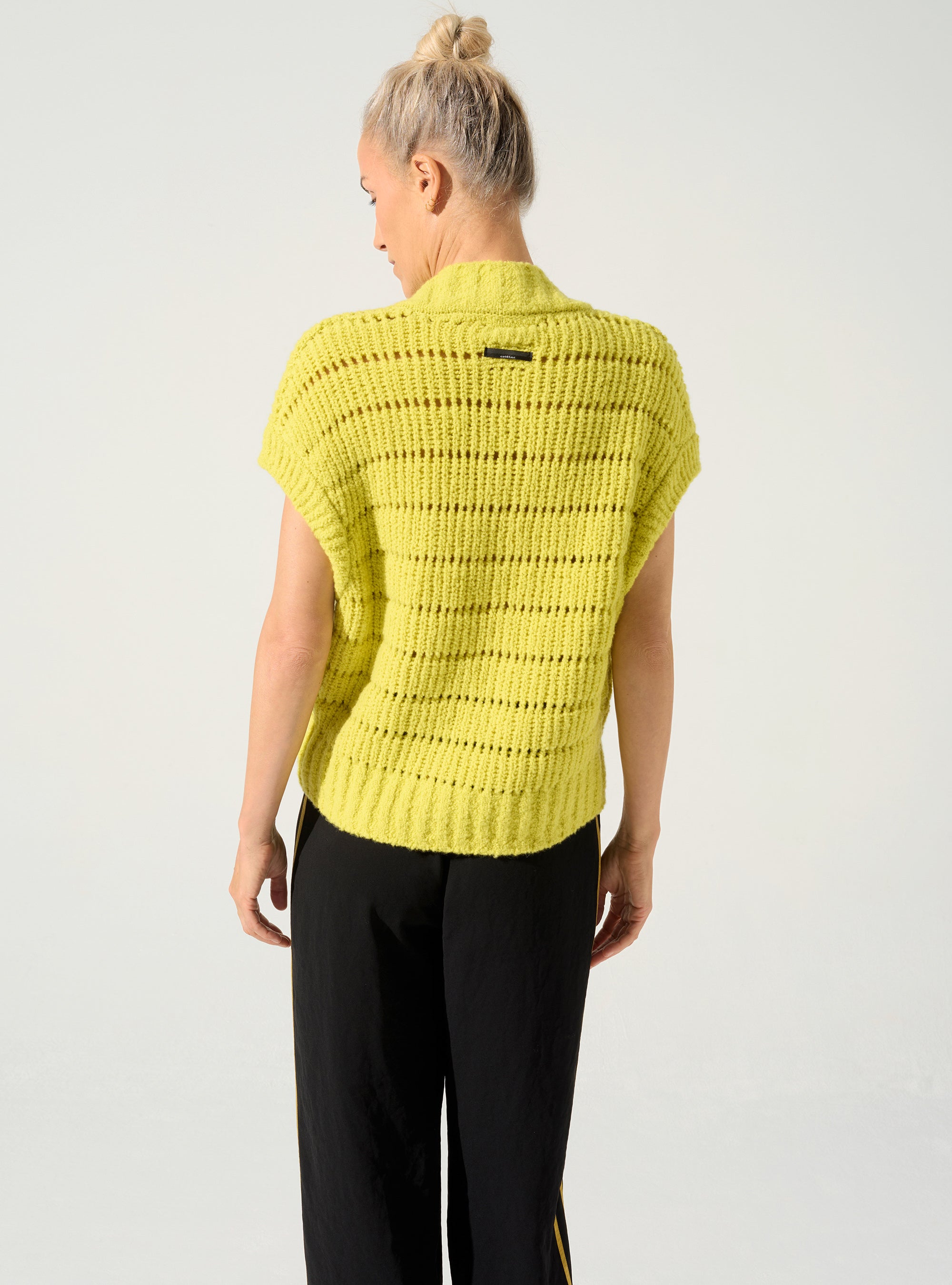 Sleeveless cardigan