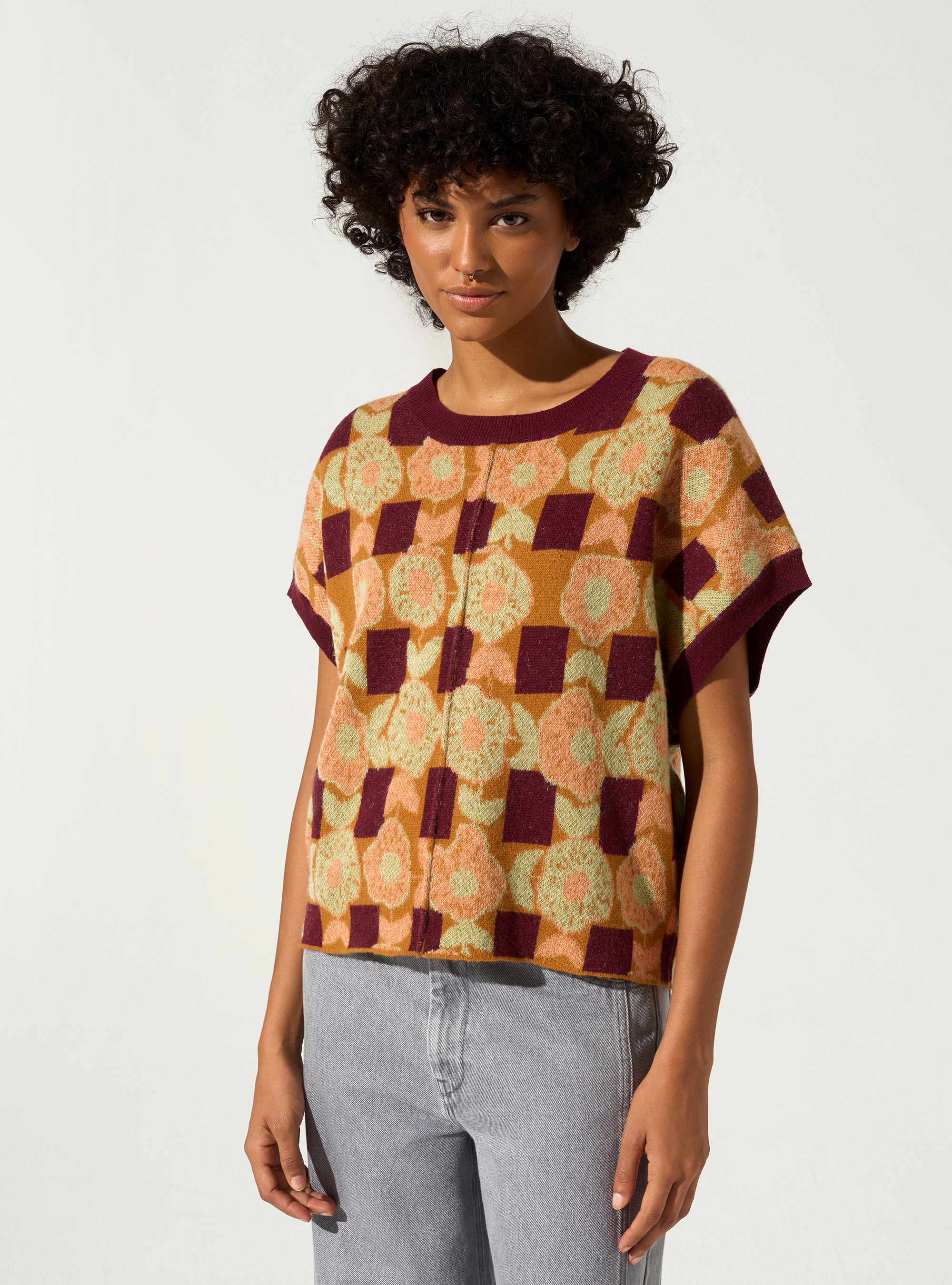 Short sleeve sweater