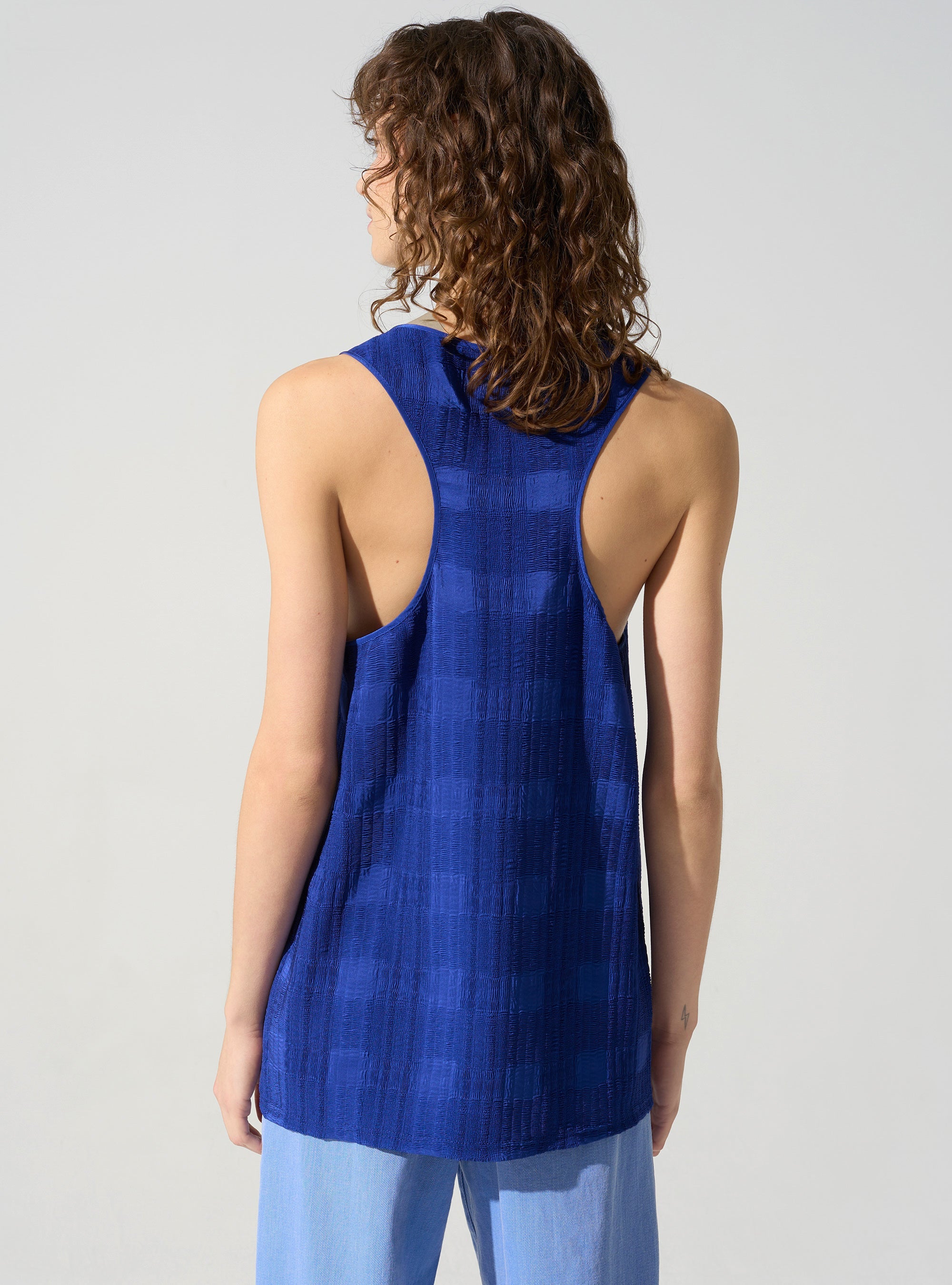 Großes Basketball-Tanktop