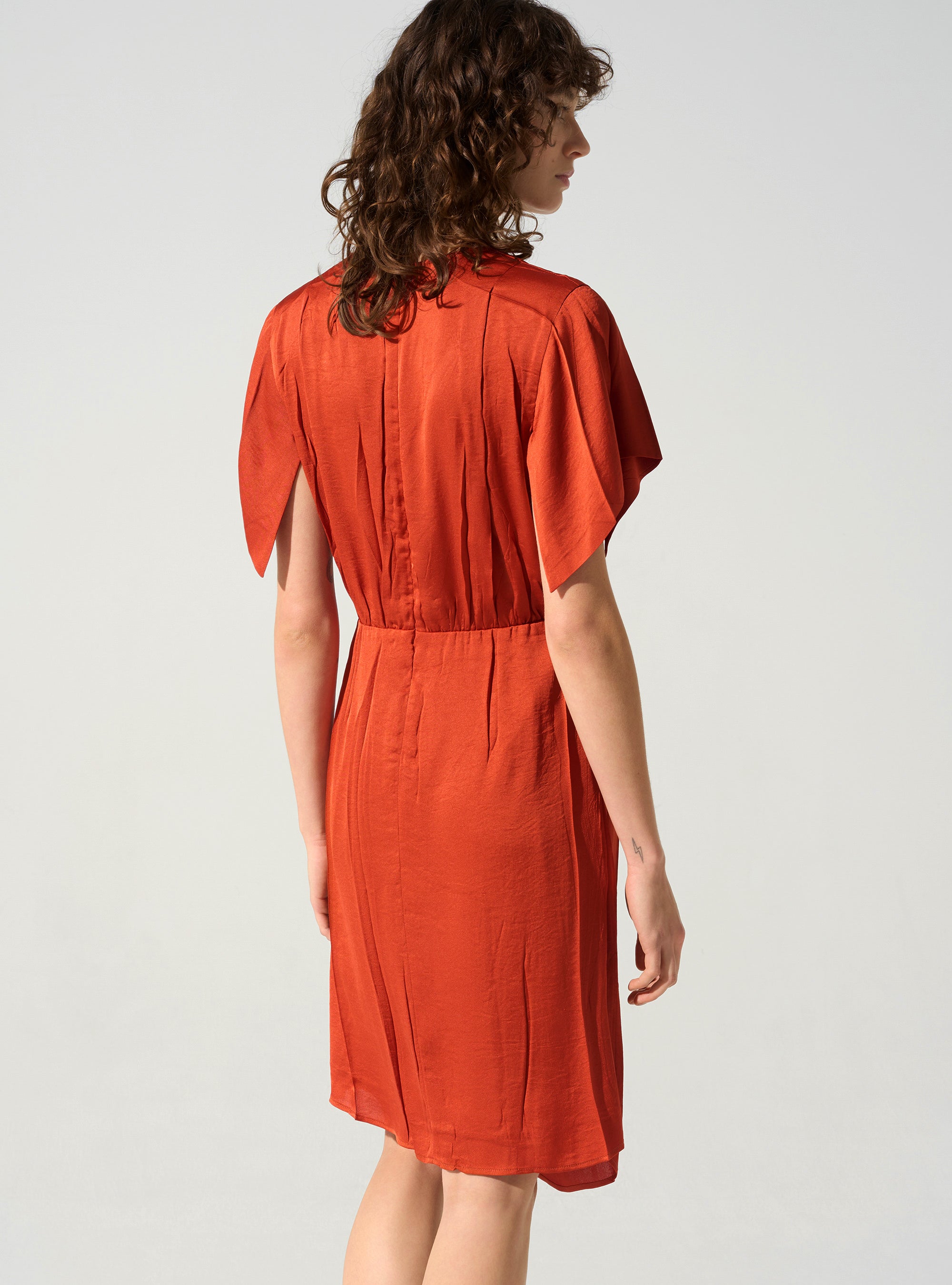 Robe manches fendues