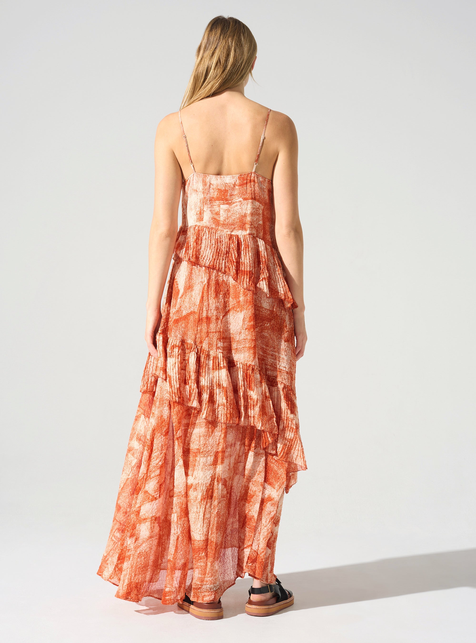 Langes Kleid mit dünnen Trägern