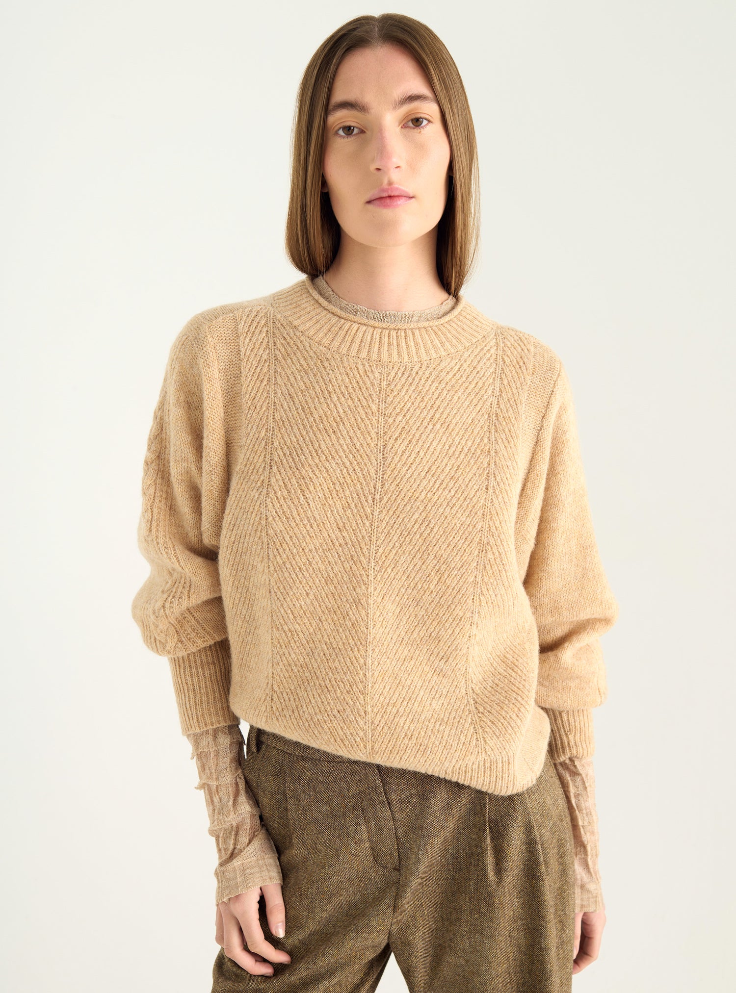 Pull en laine jacquard à manches travaillées – Volume droit