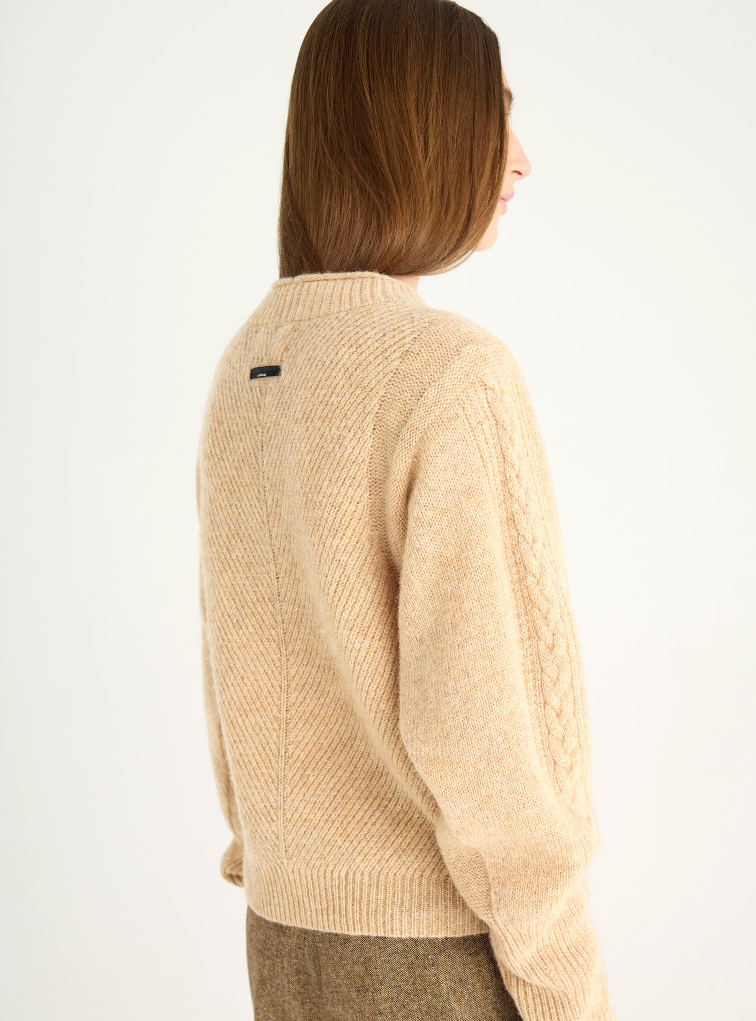 Pull en laine jacquard à manches travaillées – Volume droit