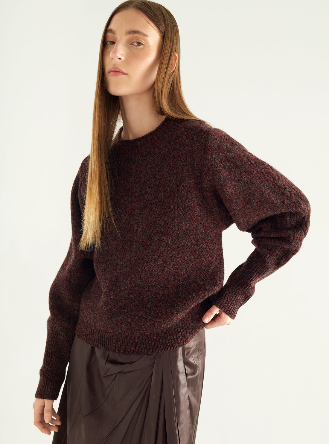Pull en laine jacquard à manches travaillées – Volume droit