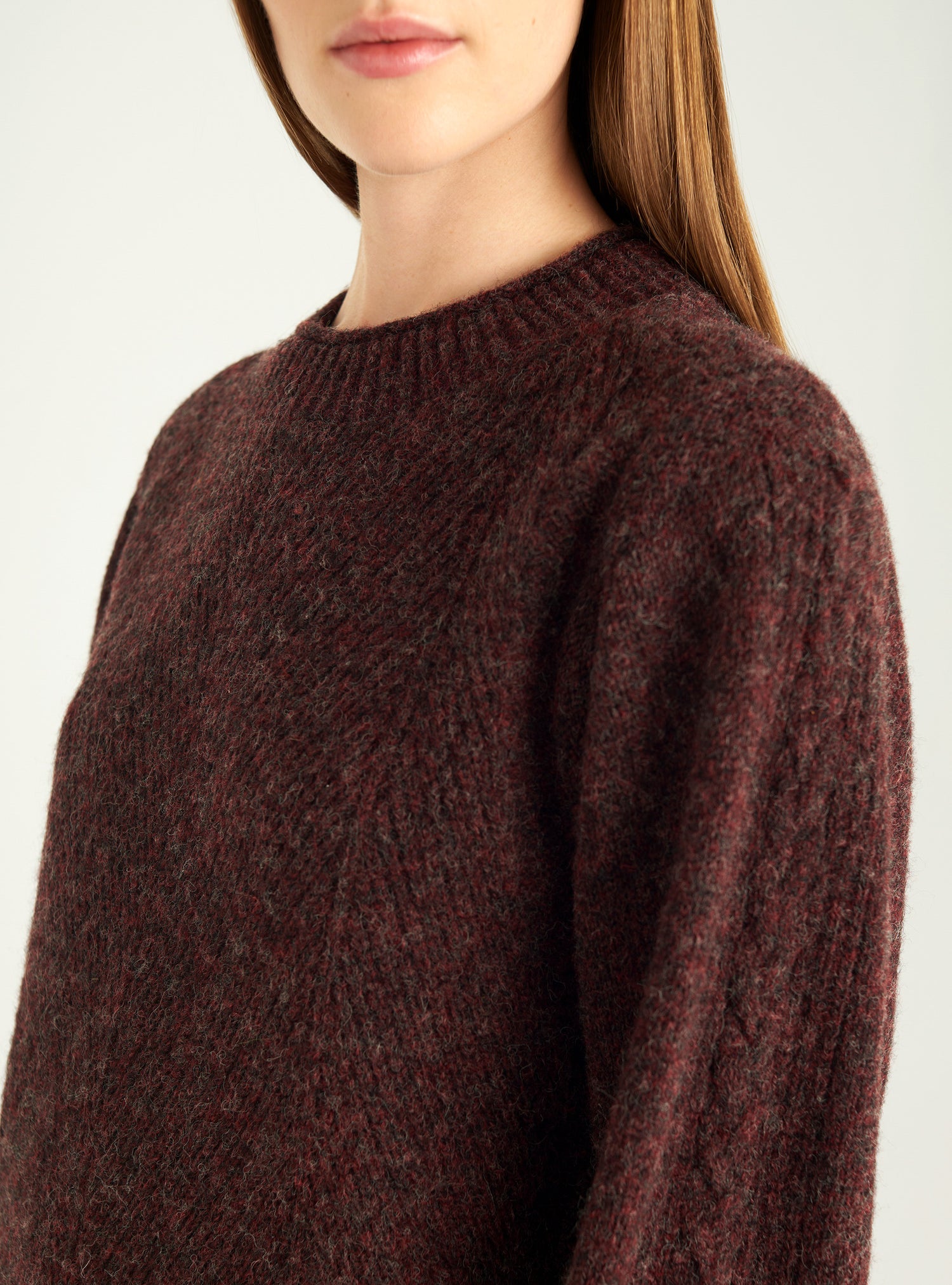Pull en laine jacquard à manches travaillées – Volume droit