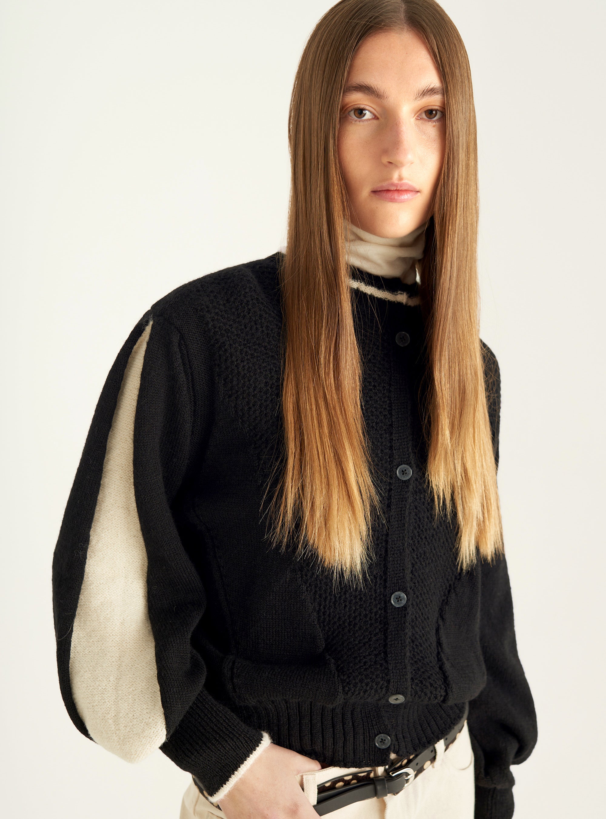 Strickjacke im Bomber-Stil