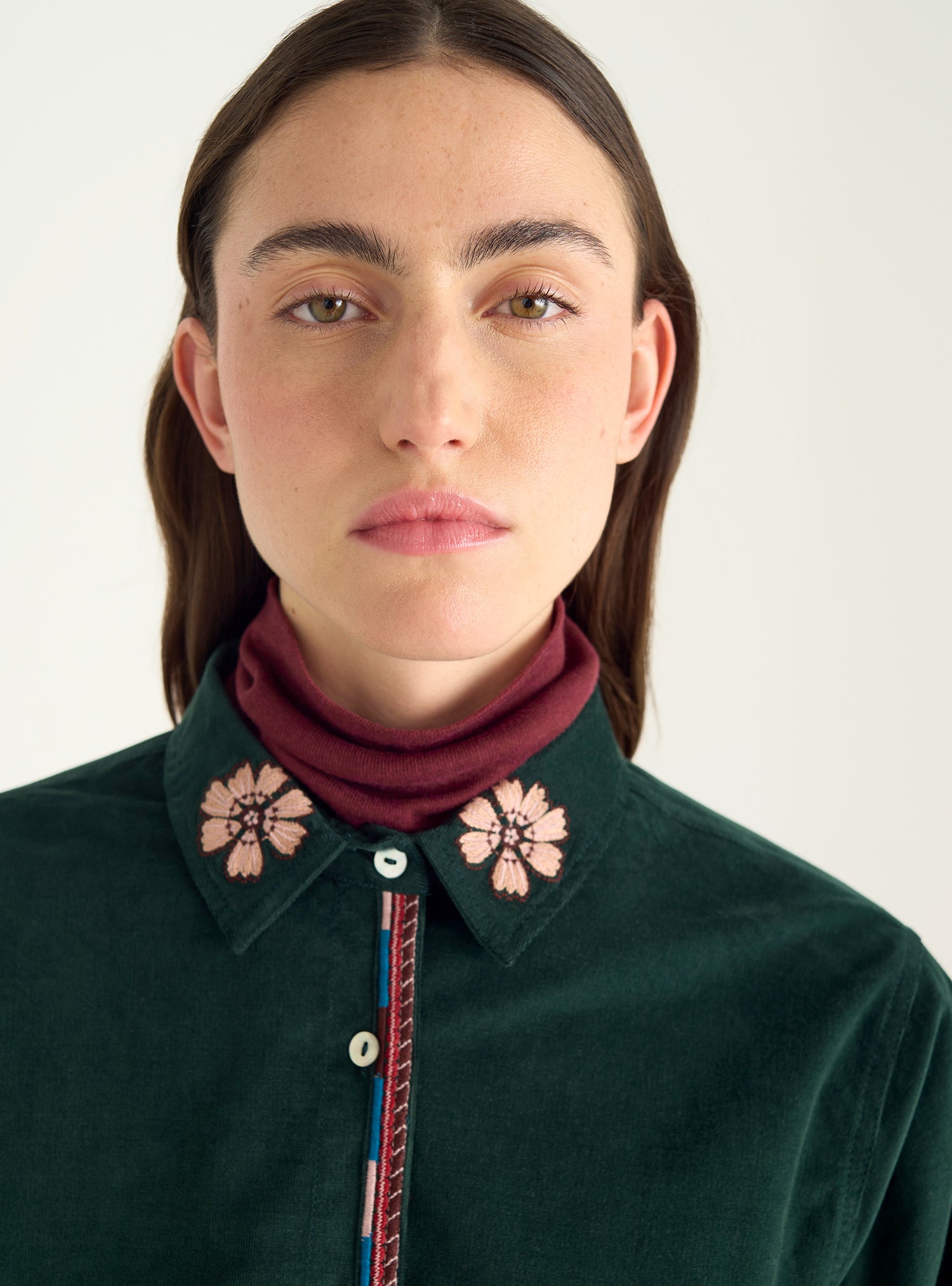 Chemise brodée en velours de coton
