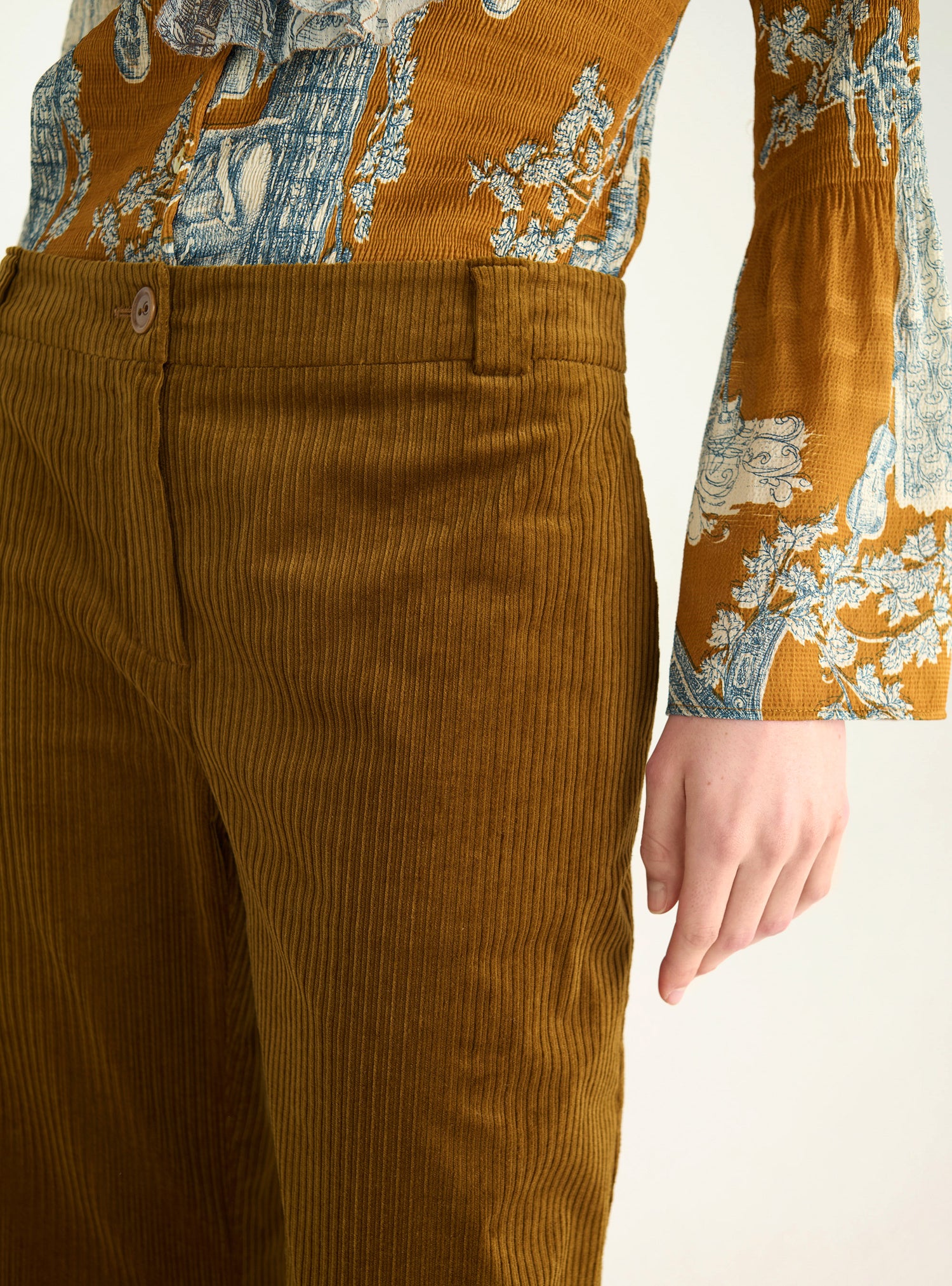 Pantalon large en velours lavé