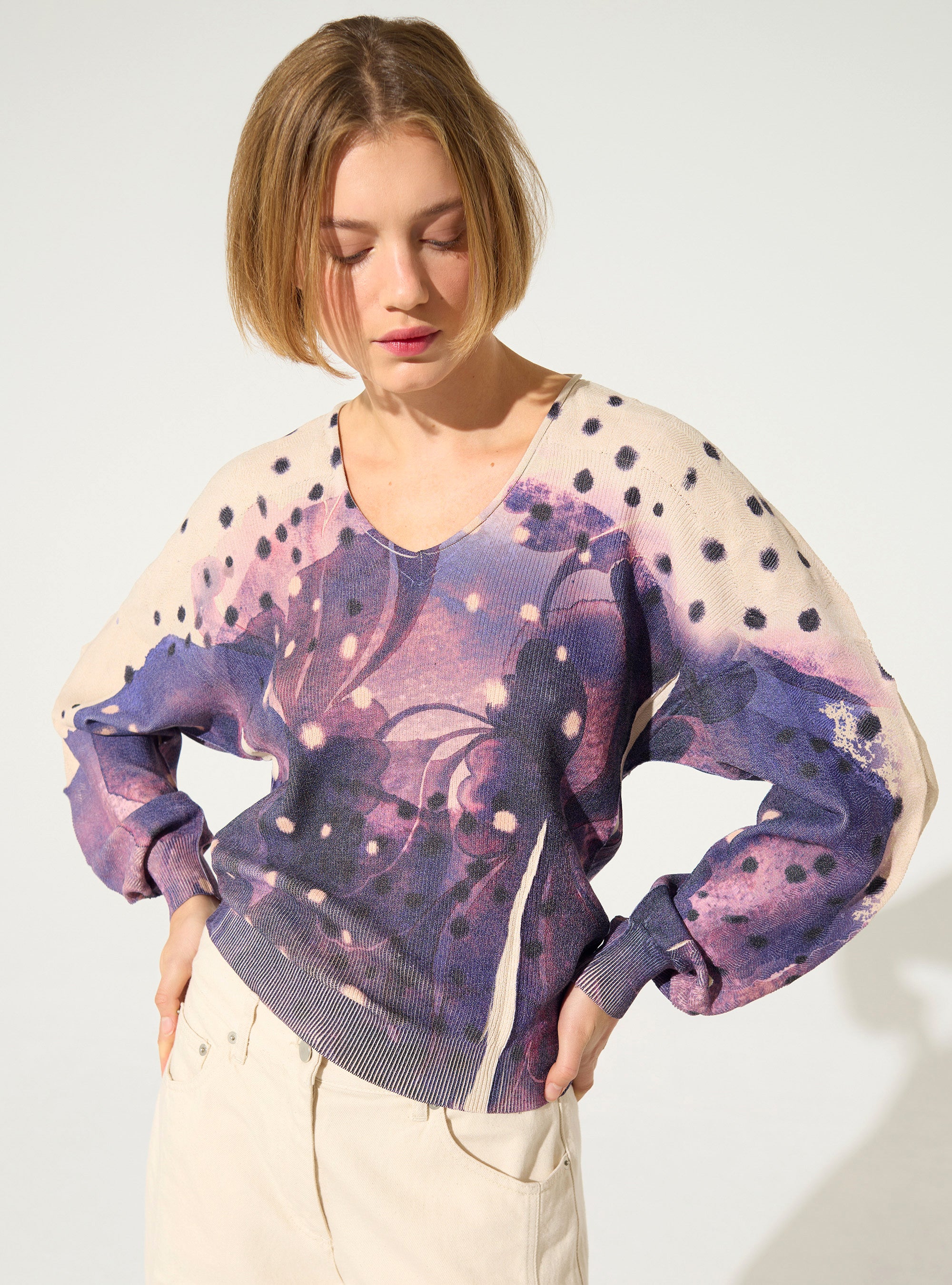 Plissierter und sublimierter lila V-Ausschnitt-Pullover