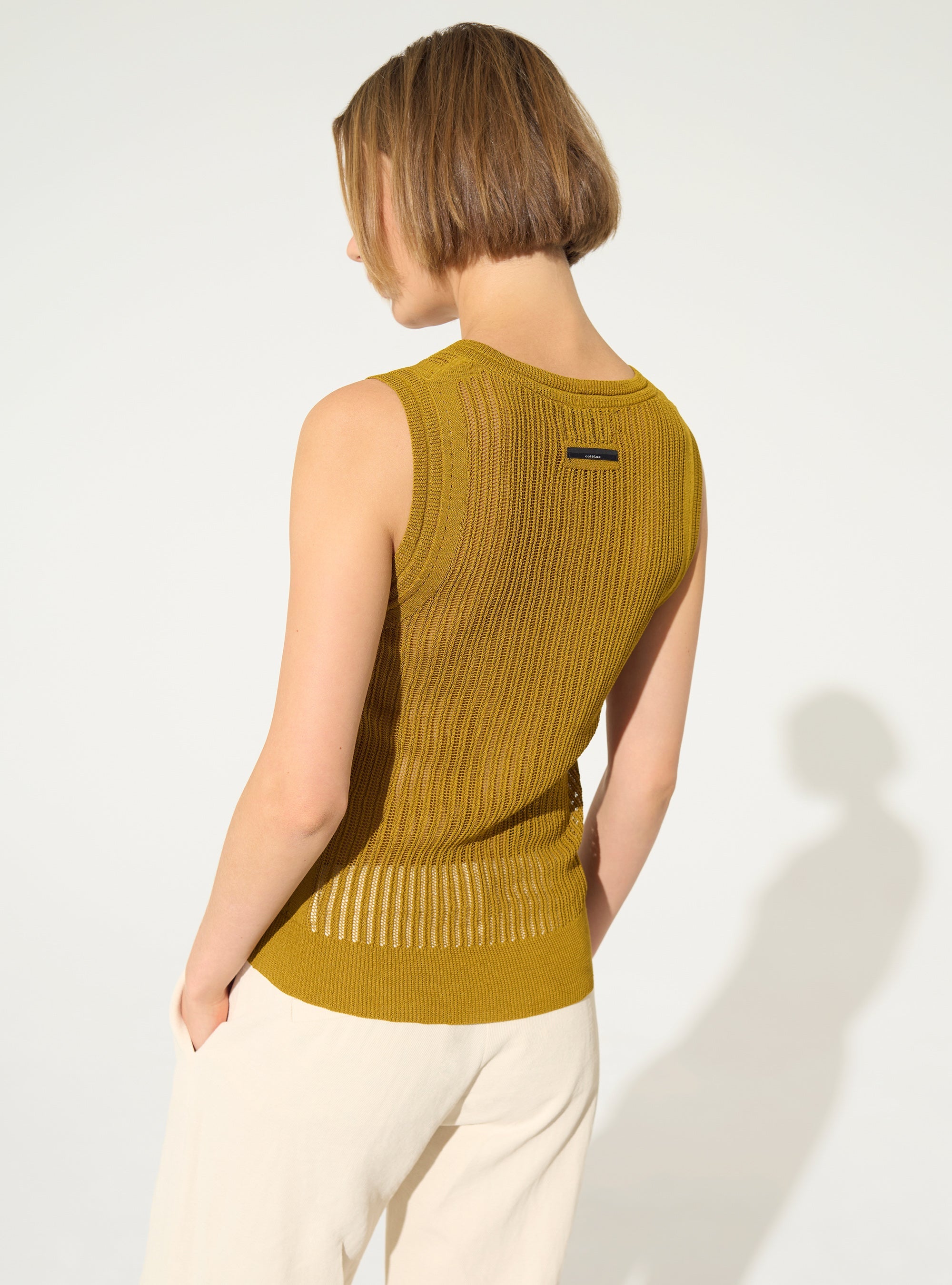 Ockergelbes Strick-Tanktop
