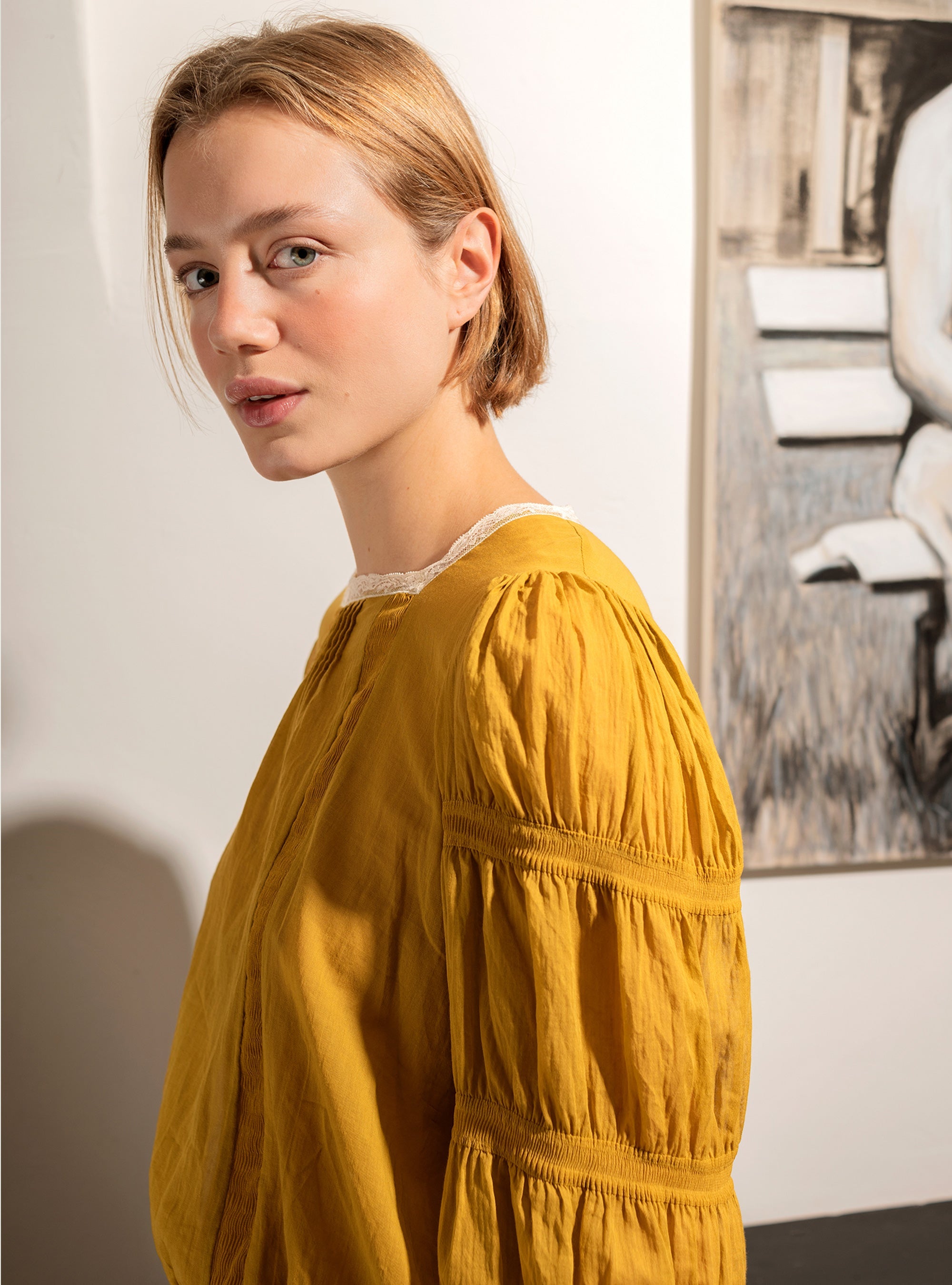Blouse plissée et Dentelle de Calais-Caudry® ocre jaune Cotélac