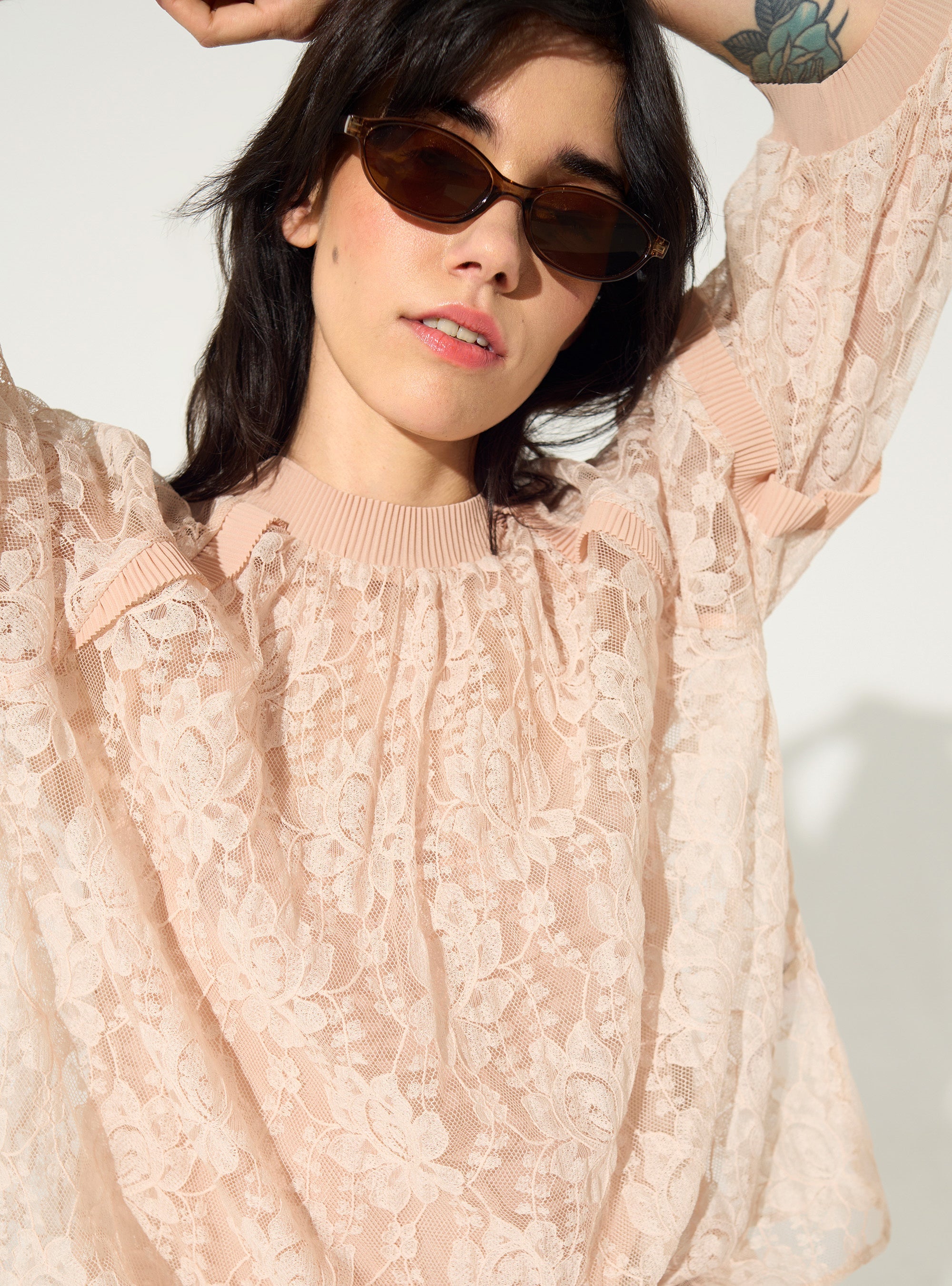 Blouse en dentelle ample plissée rose