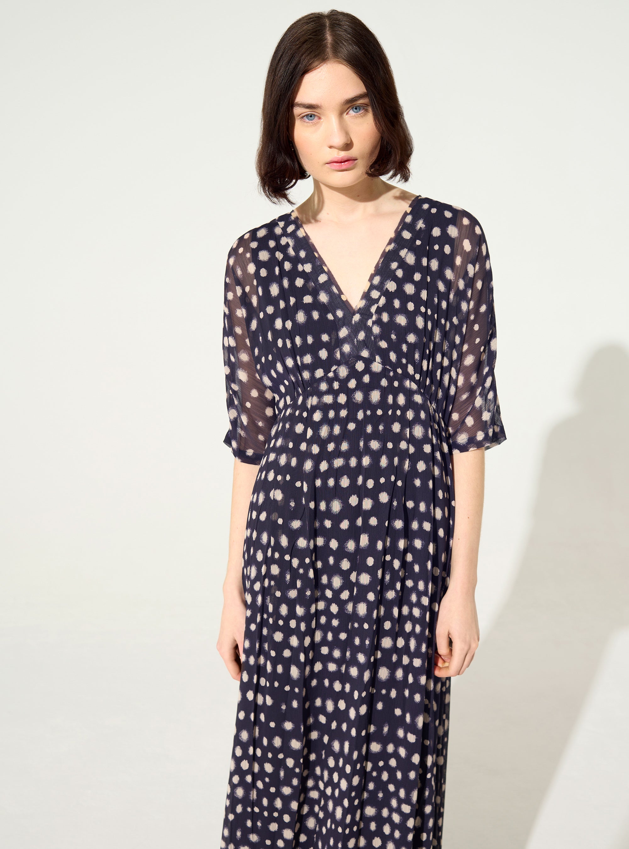 Robe ajustée plissée imprimé maison violette