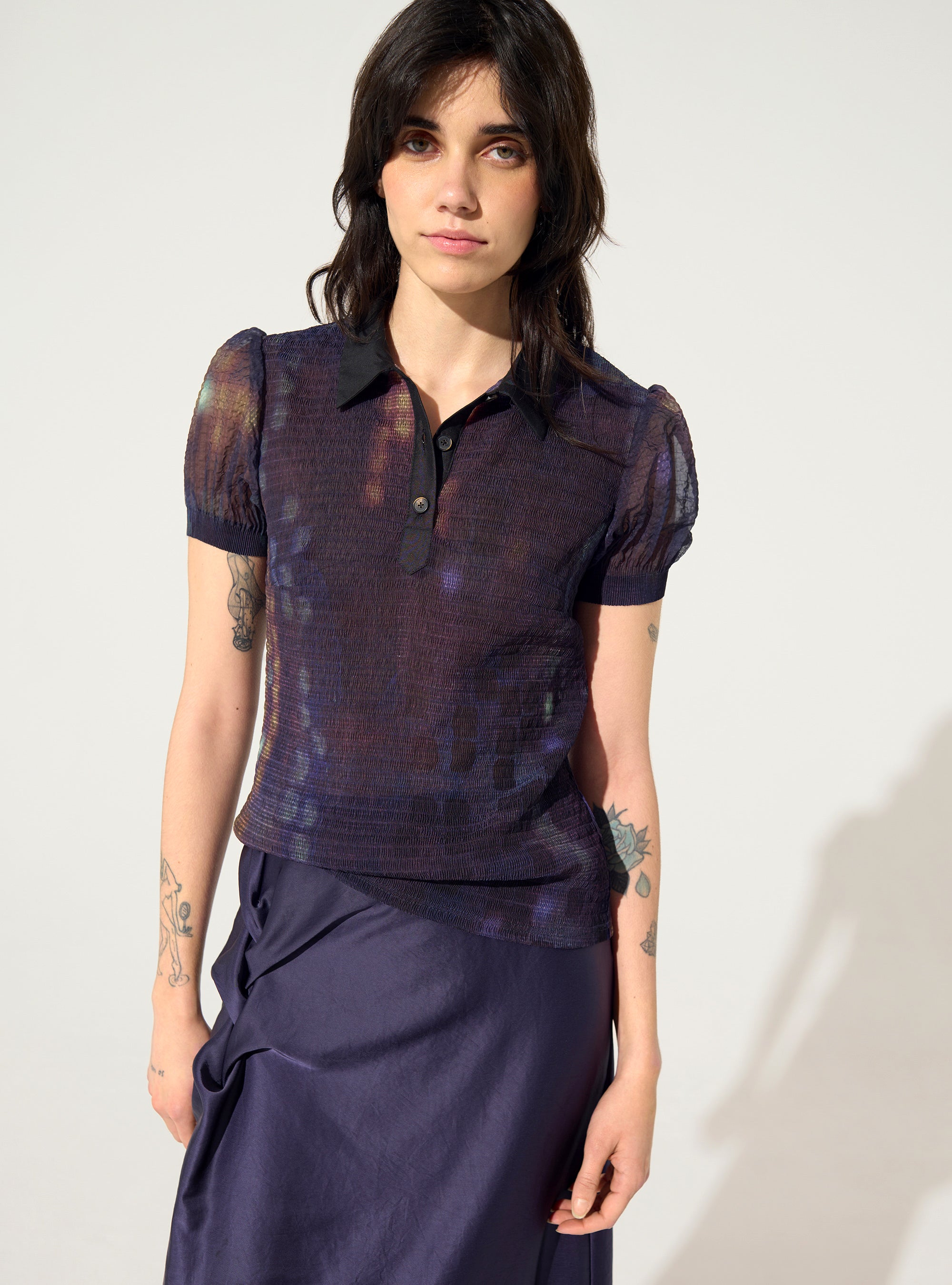 Purple fitted pleated polo shirt with house print