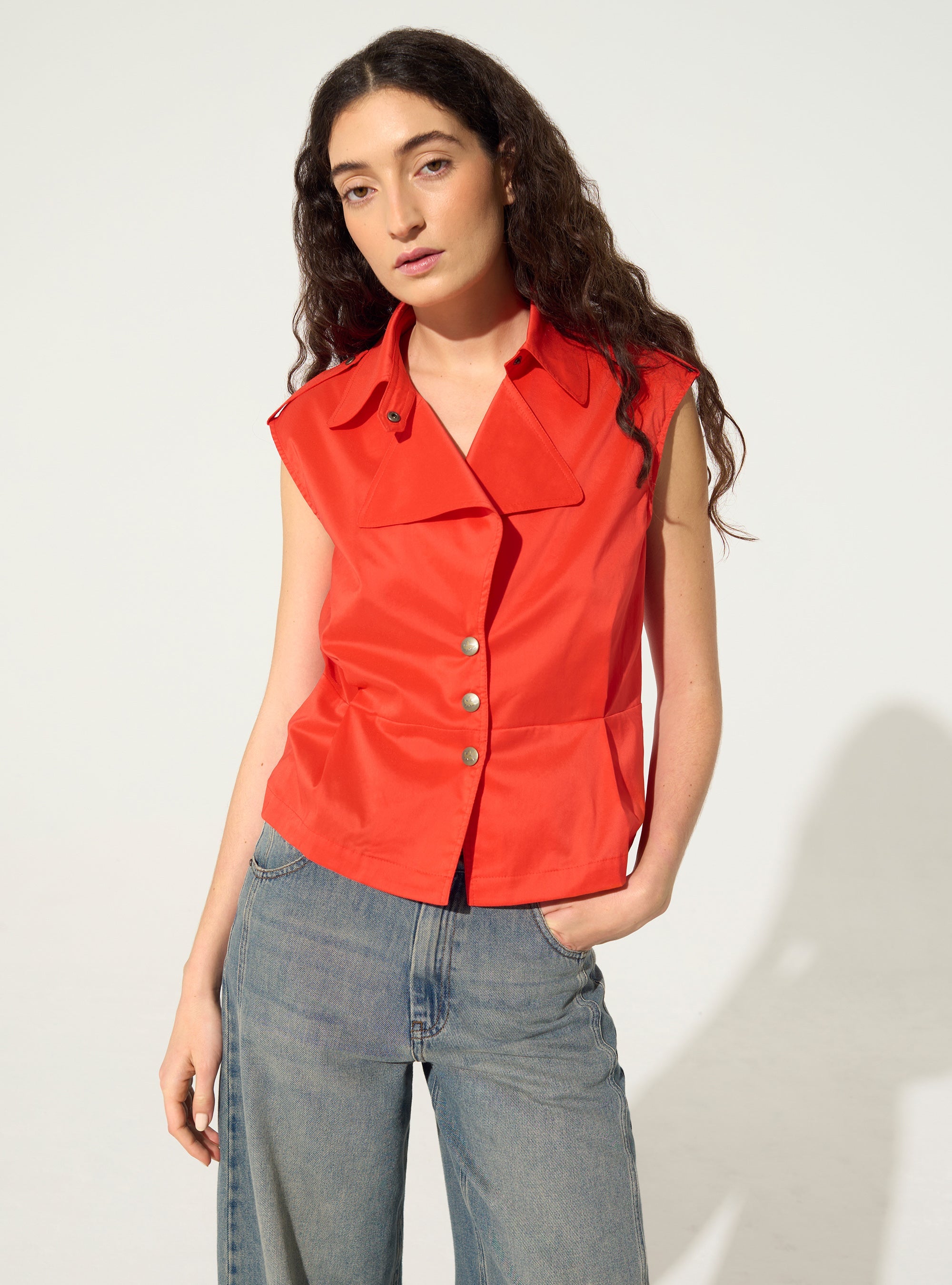 Chemise ajustée plissée en coton rouge