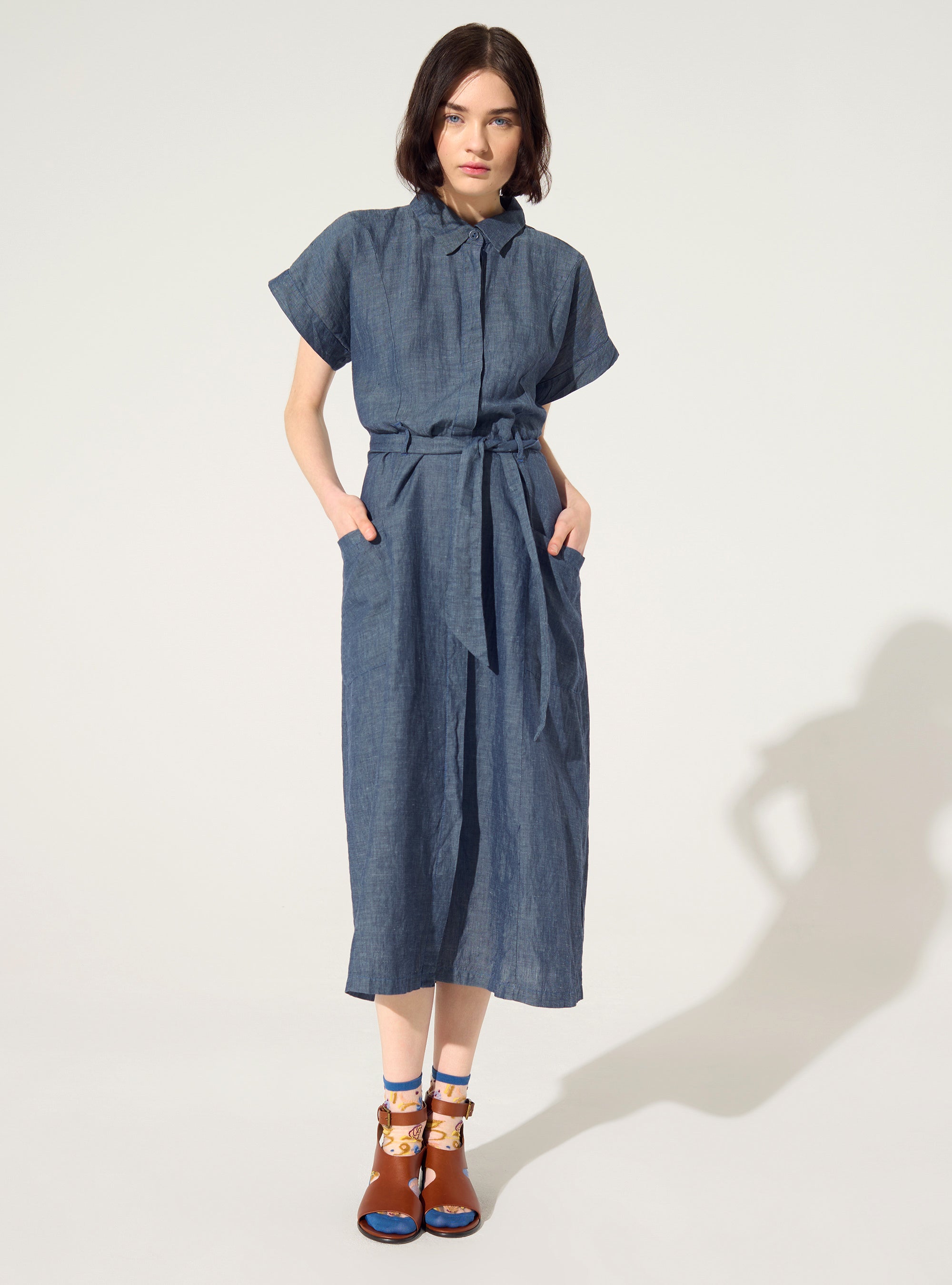 Loose-fitting blue linen and cotton dress