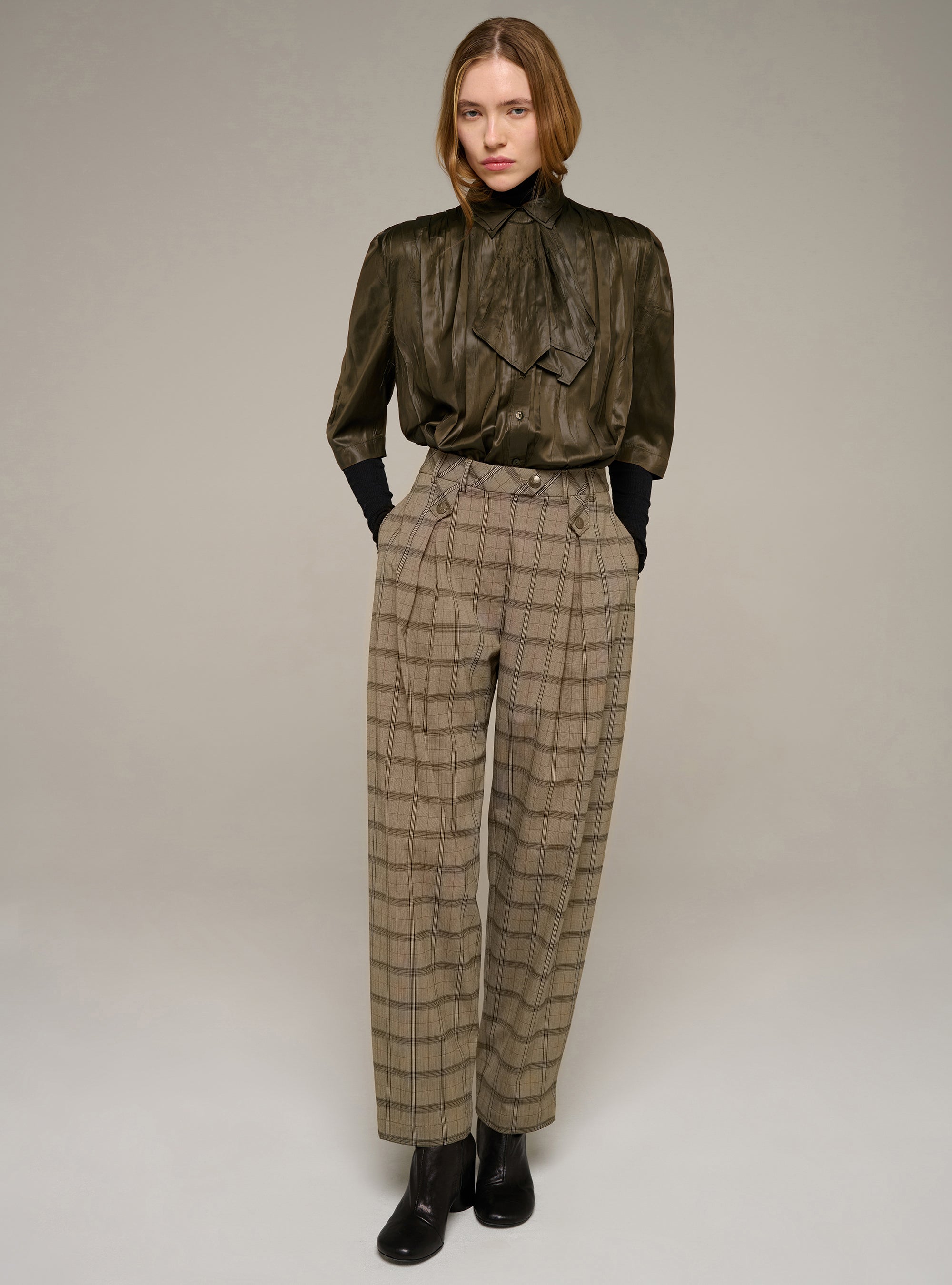 Pantalon carrotte à carreaux