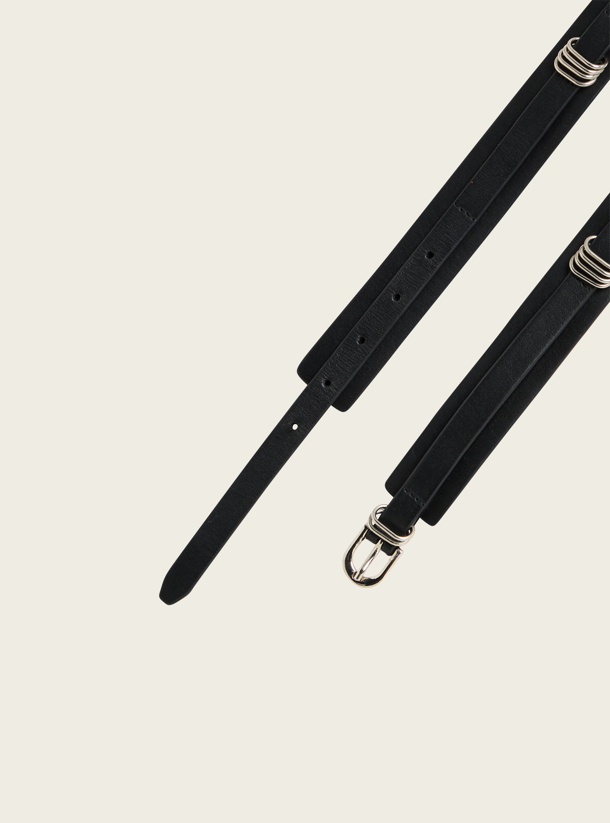 Ledergürtel mit silbernen Ösen