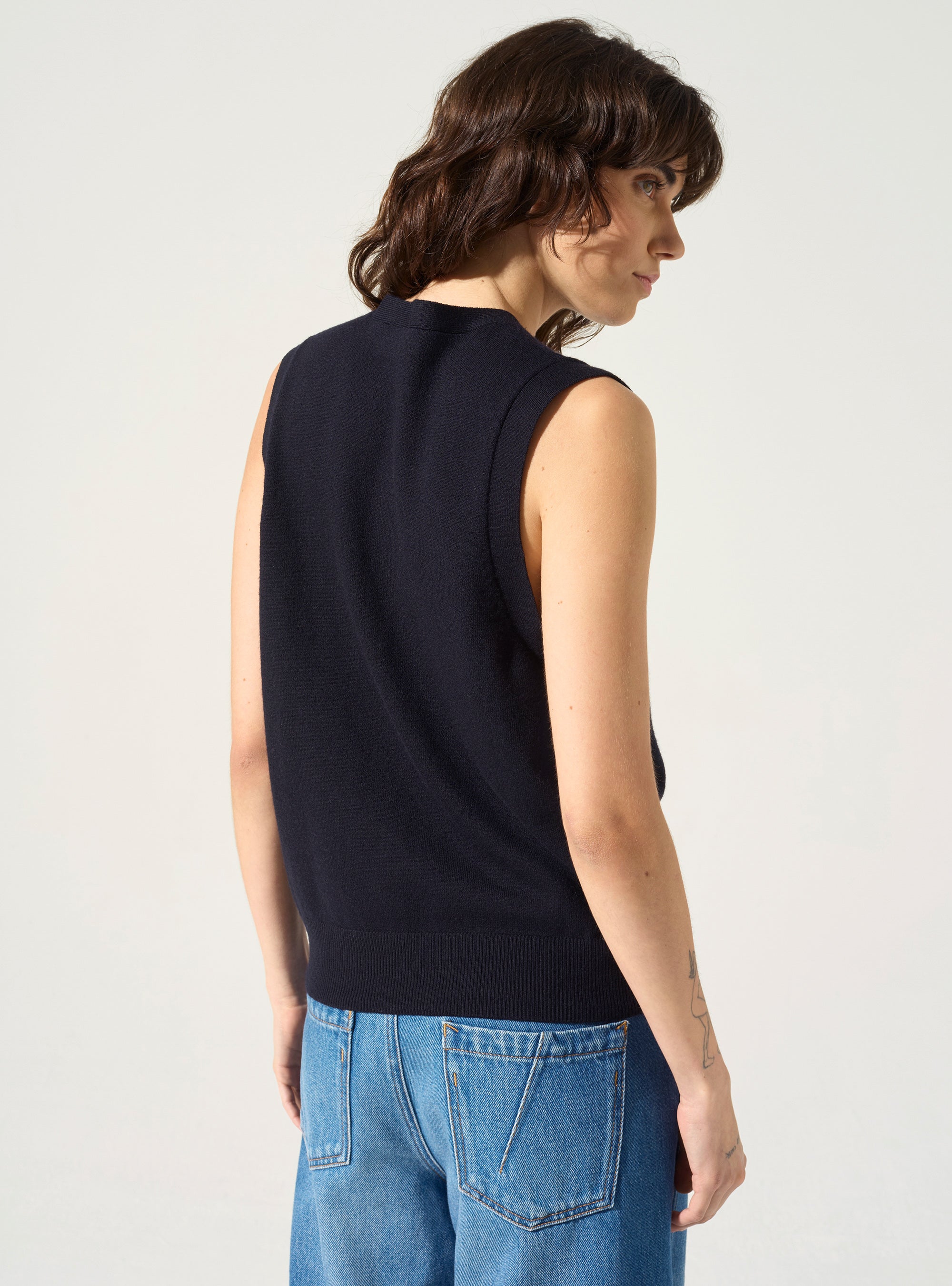 Sleeveless vest
