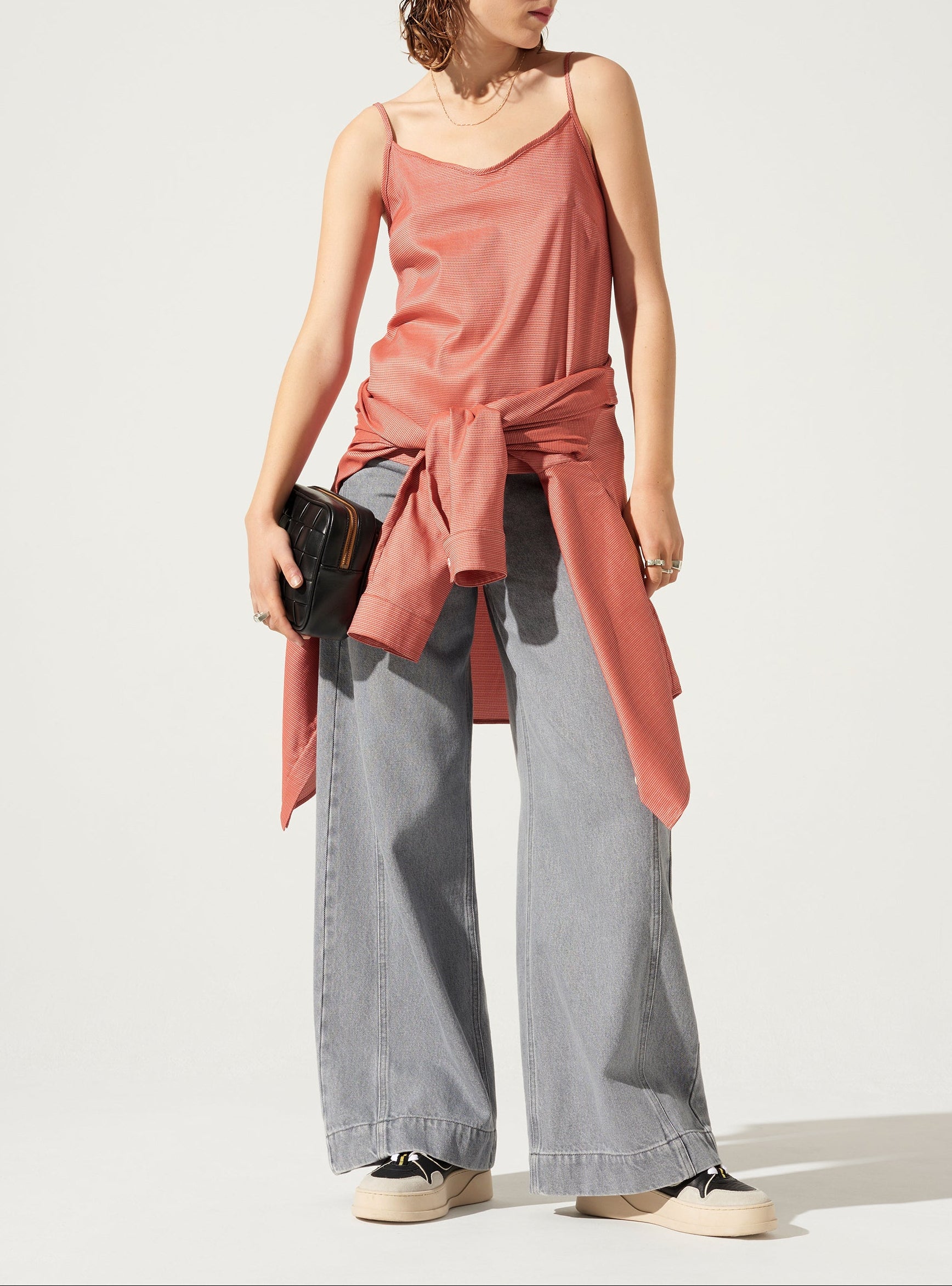 Ausgestelltes Tanktop