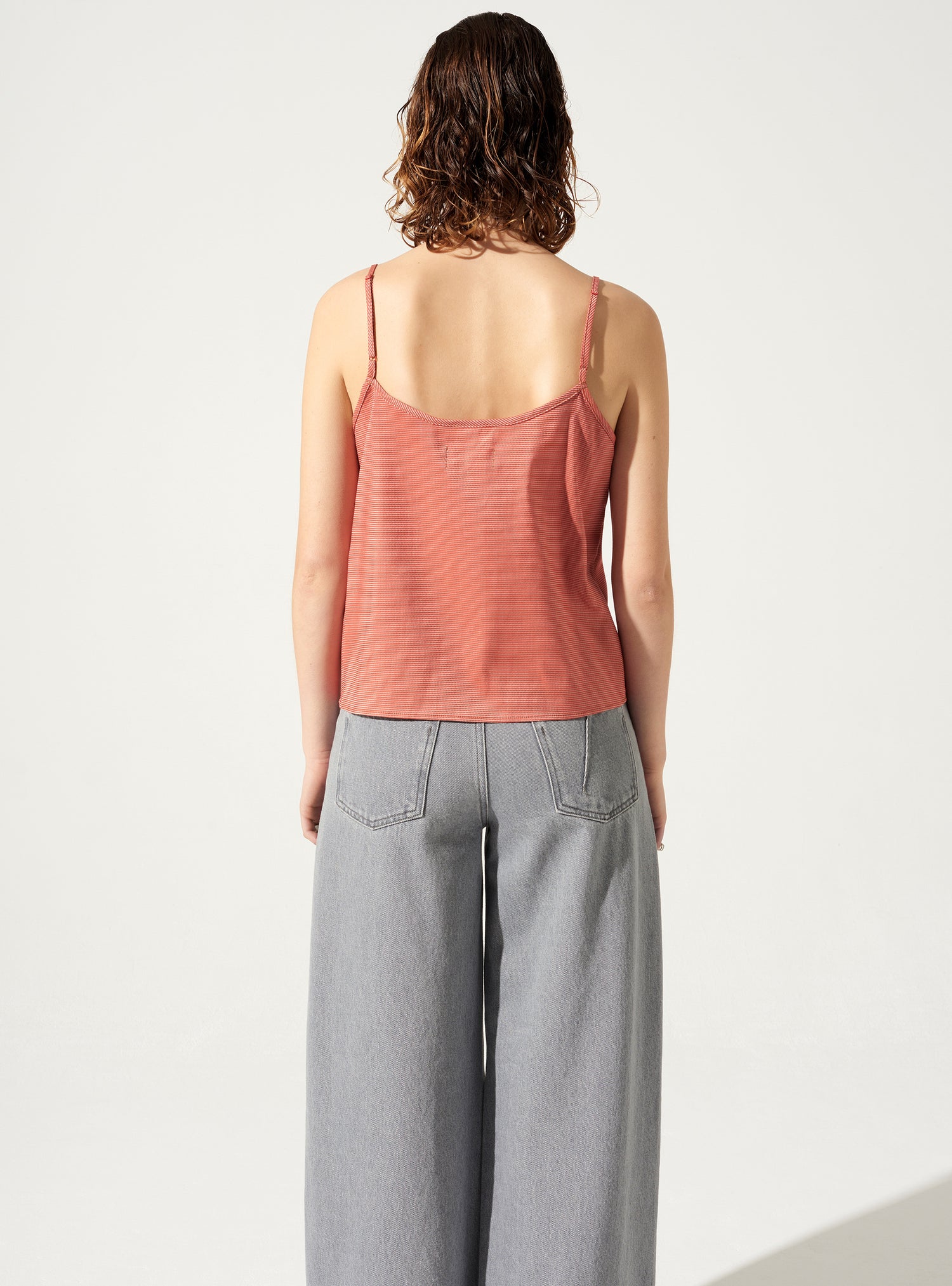 Ausgestelltes Tanktop