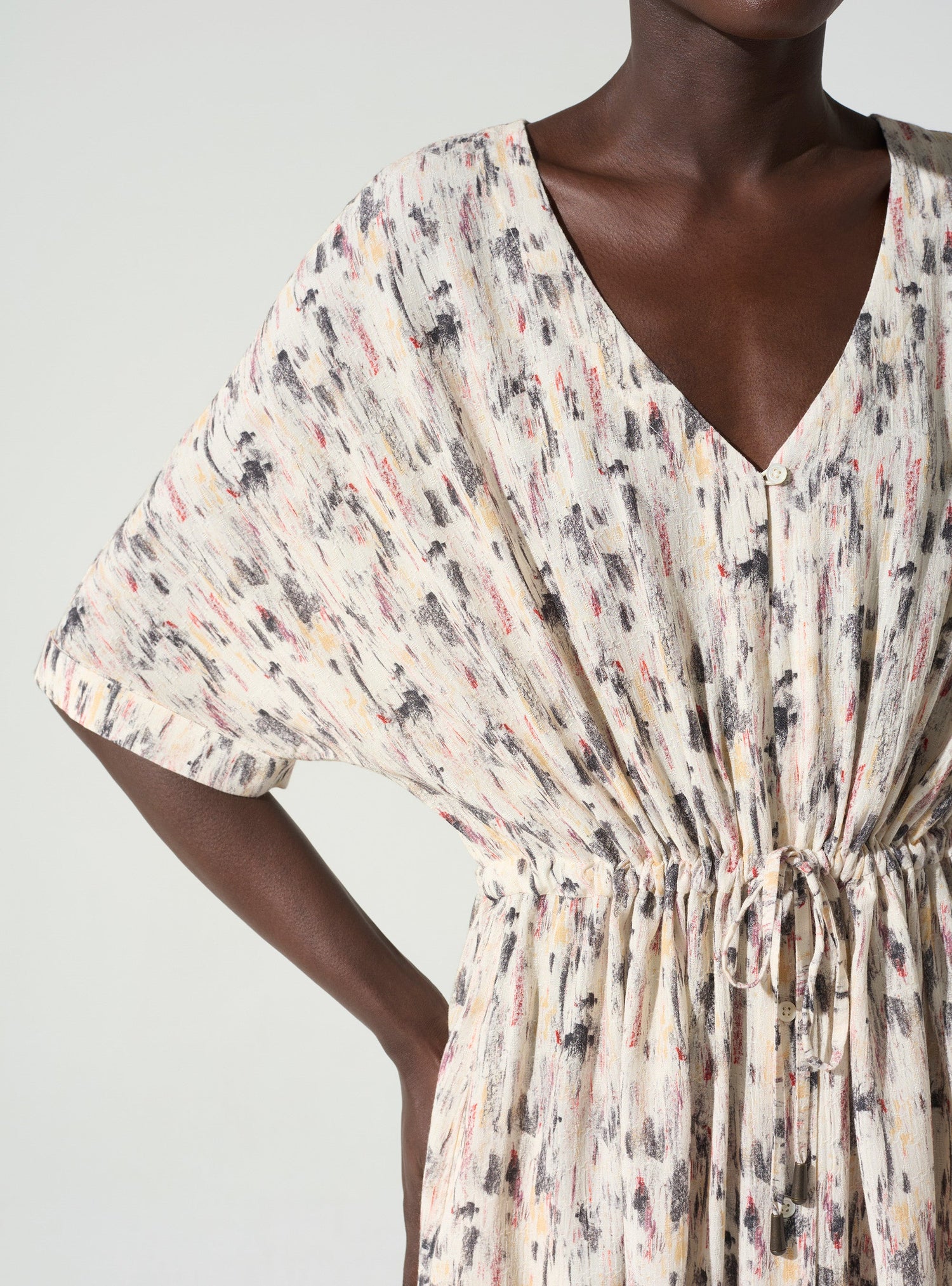 Robe courte encolure V imprimé « En relief »