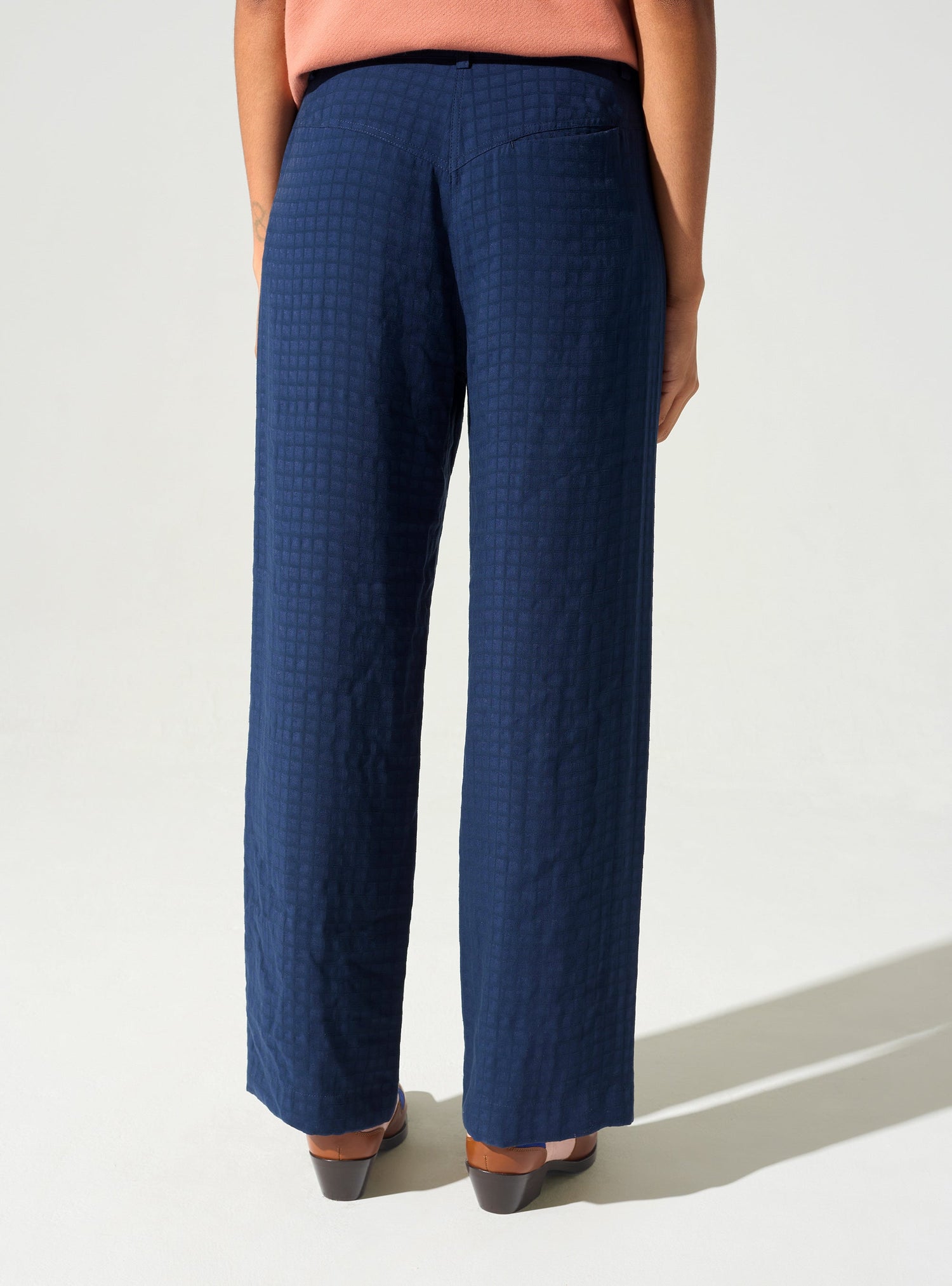 Gerade und weiche Hose