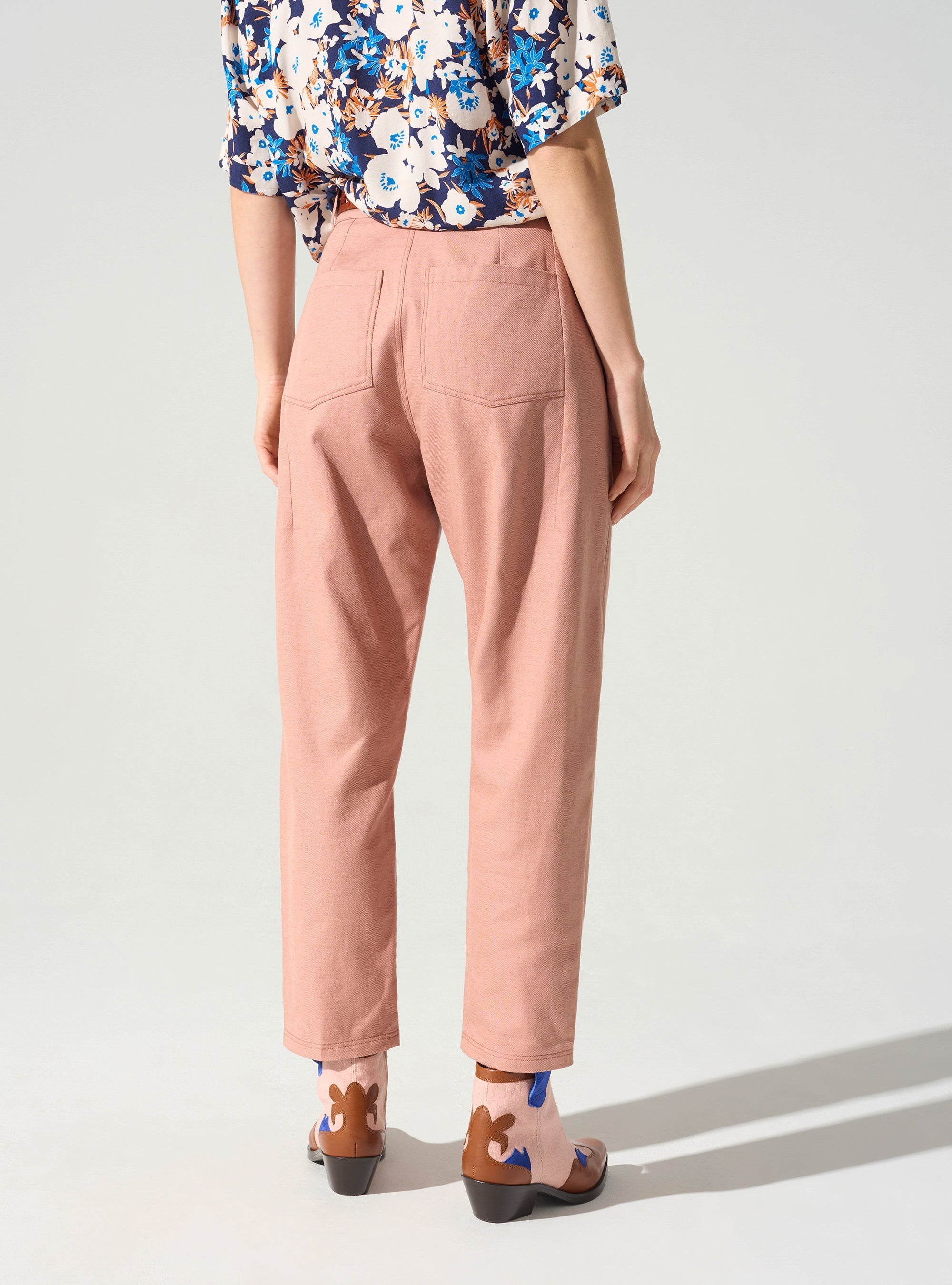 Pantalon fuselé acoté 