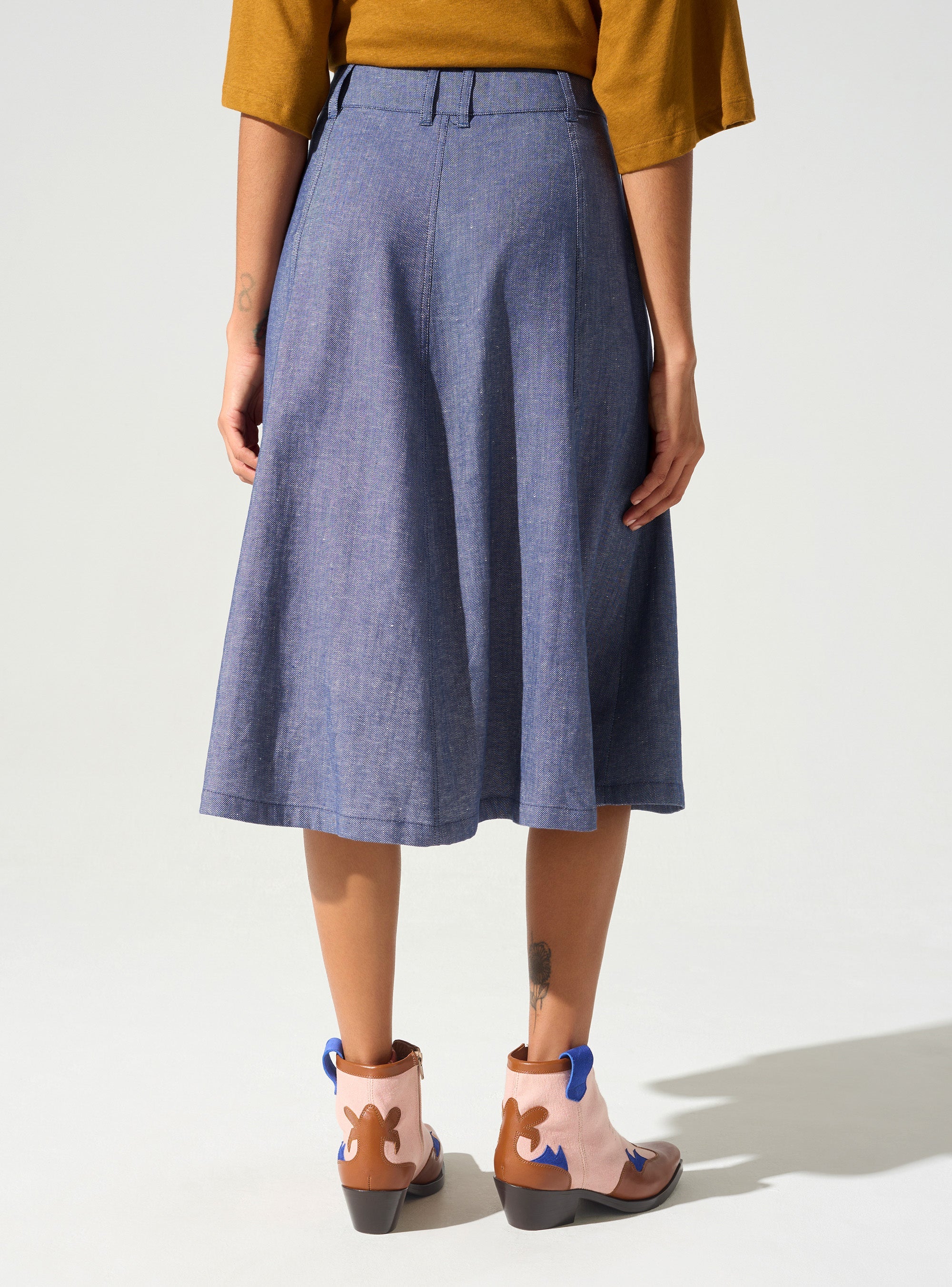 Ausgestellter Midirock