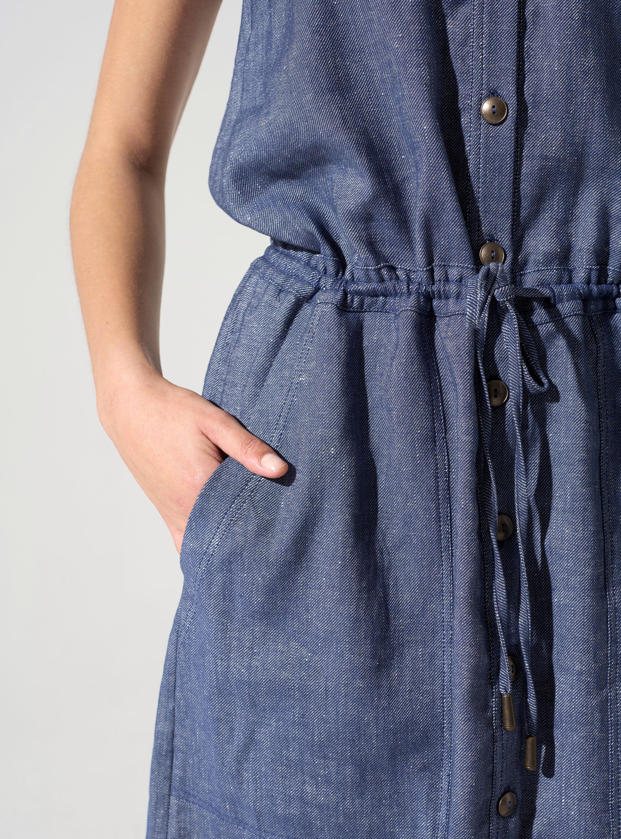 Robe courte sans manches