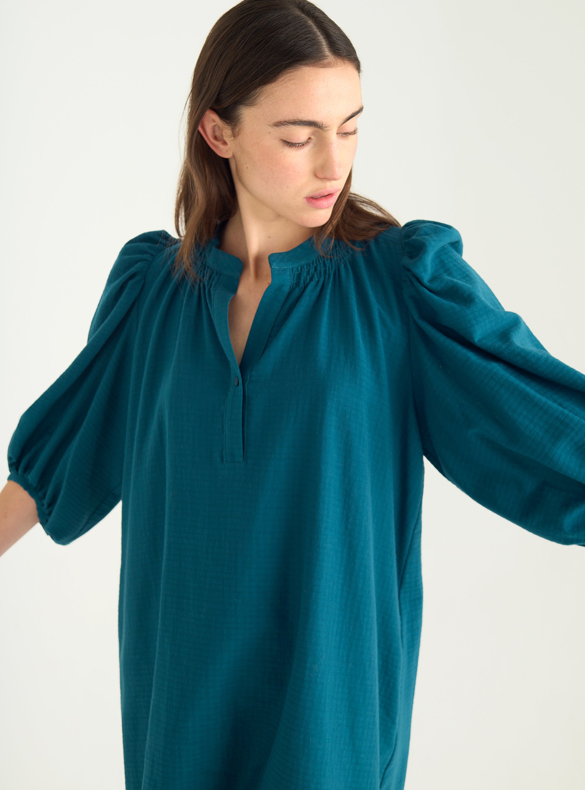 Robe courte froncée