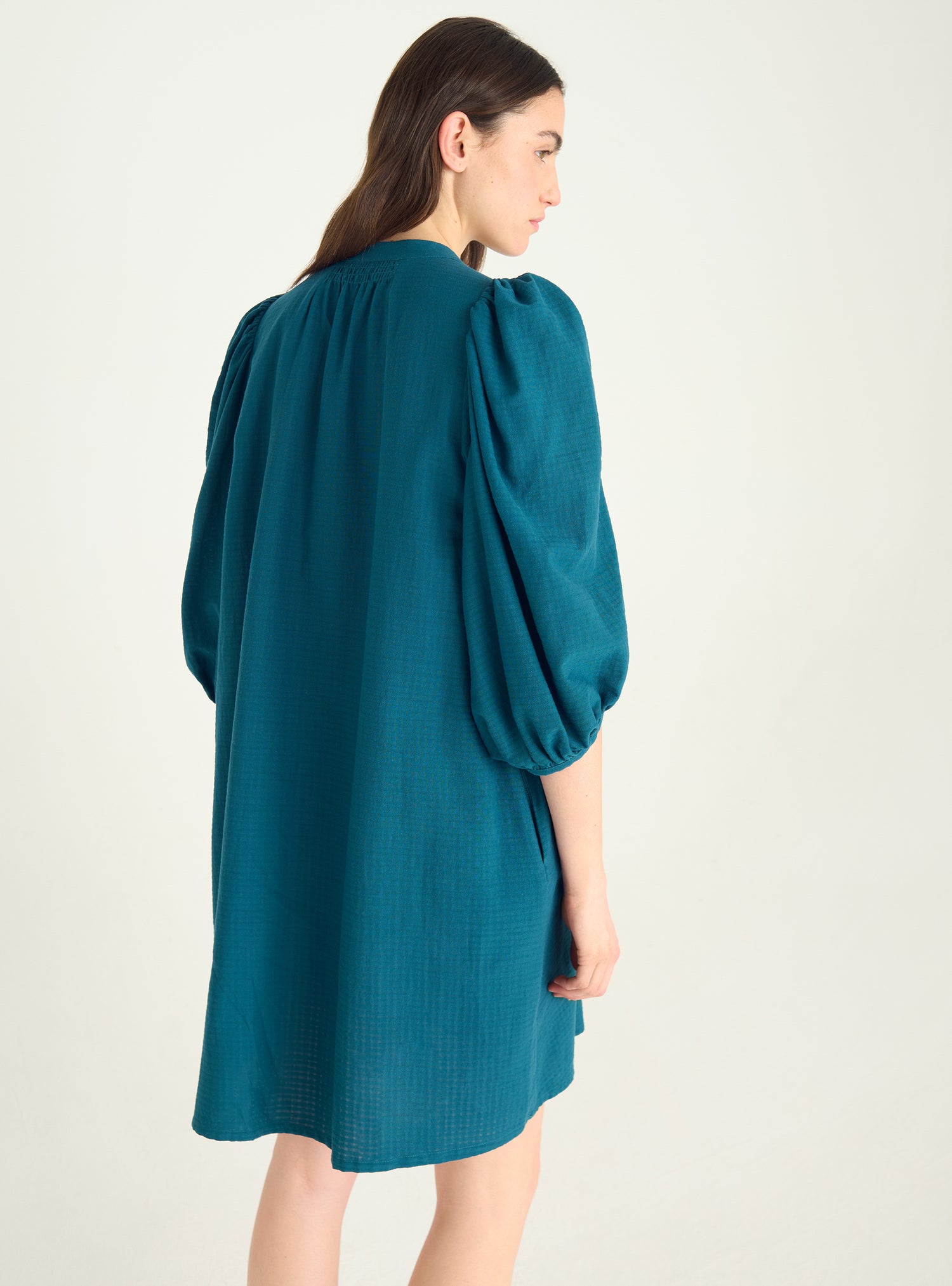 Robe courte froncée