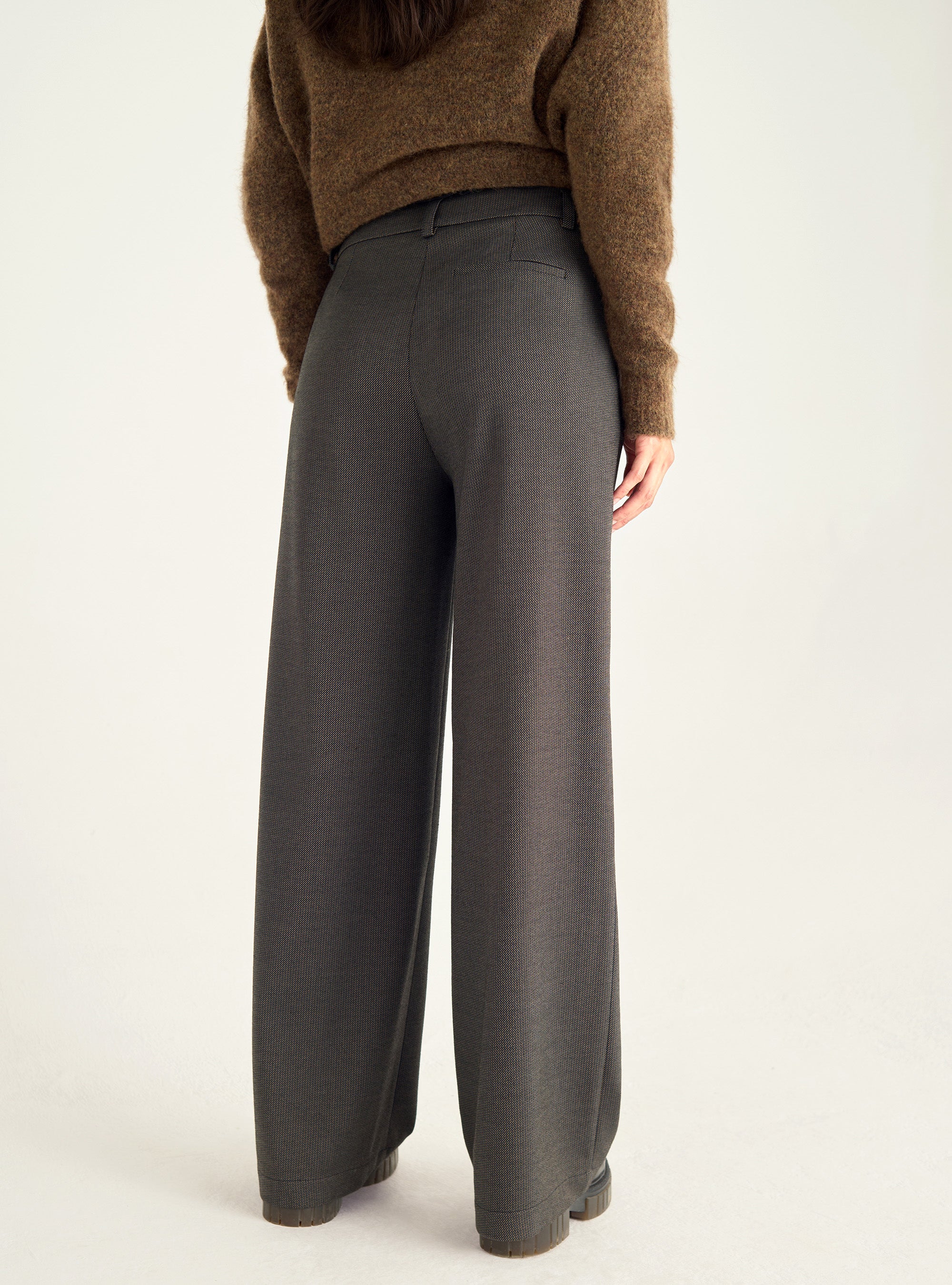 Hose mit hohem Bund und weitem Bein