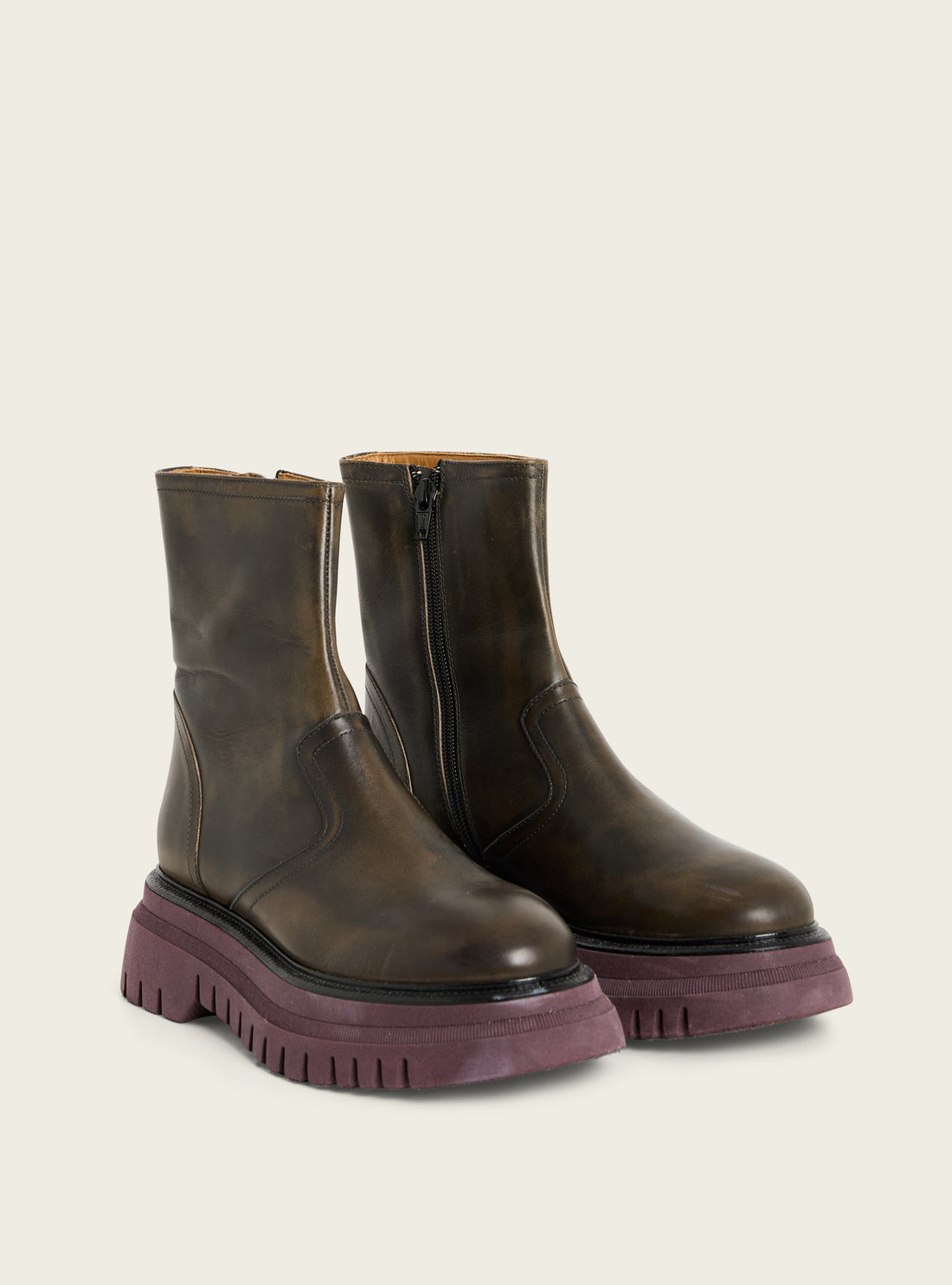 Bottines en cuir noir patiné